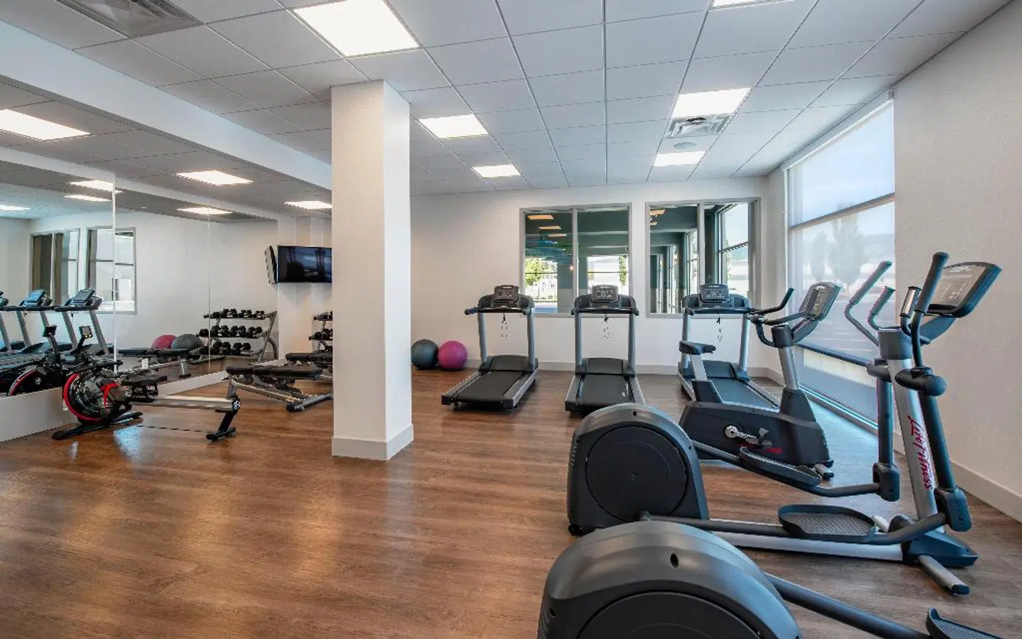 Holiday Inn Express & Suites Kelowna - East by IHG SPORTS_AND_LEISURE