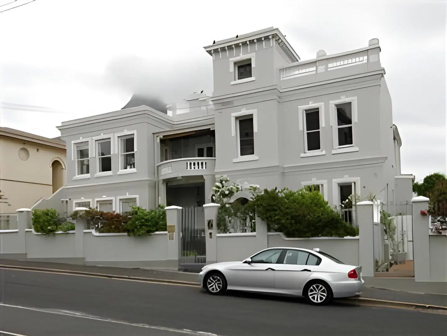 Barry Hall Luxury Apartments EXTERIOR