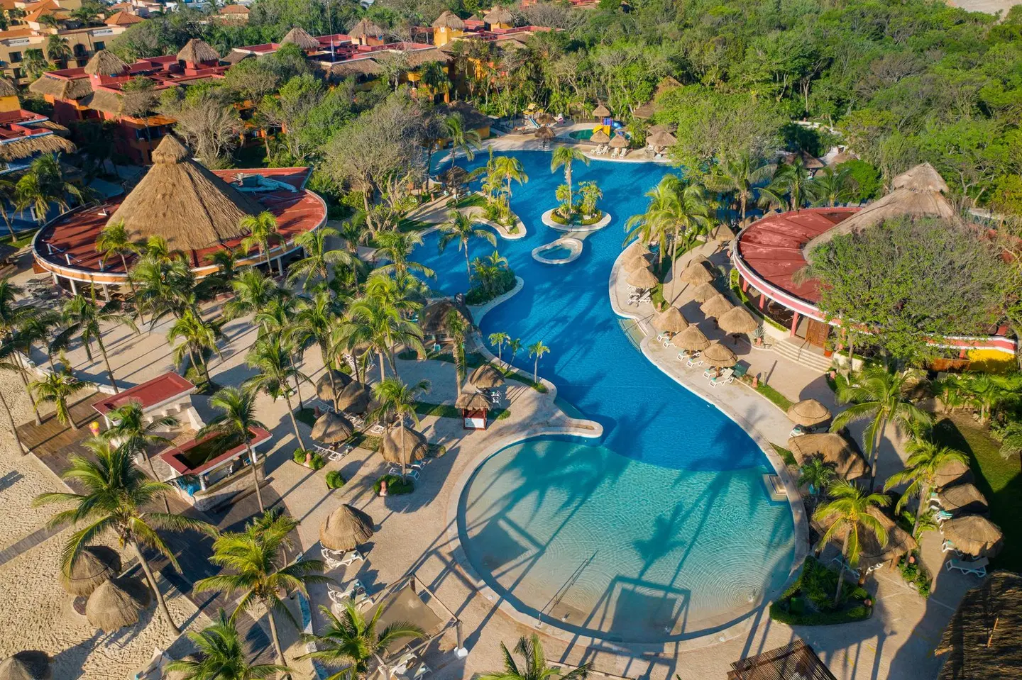 Iberostar Waves Tucán OUTDOOR_POOL