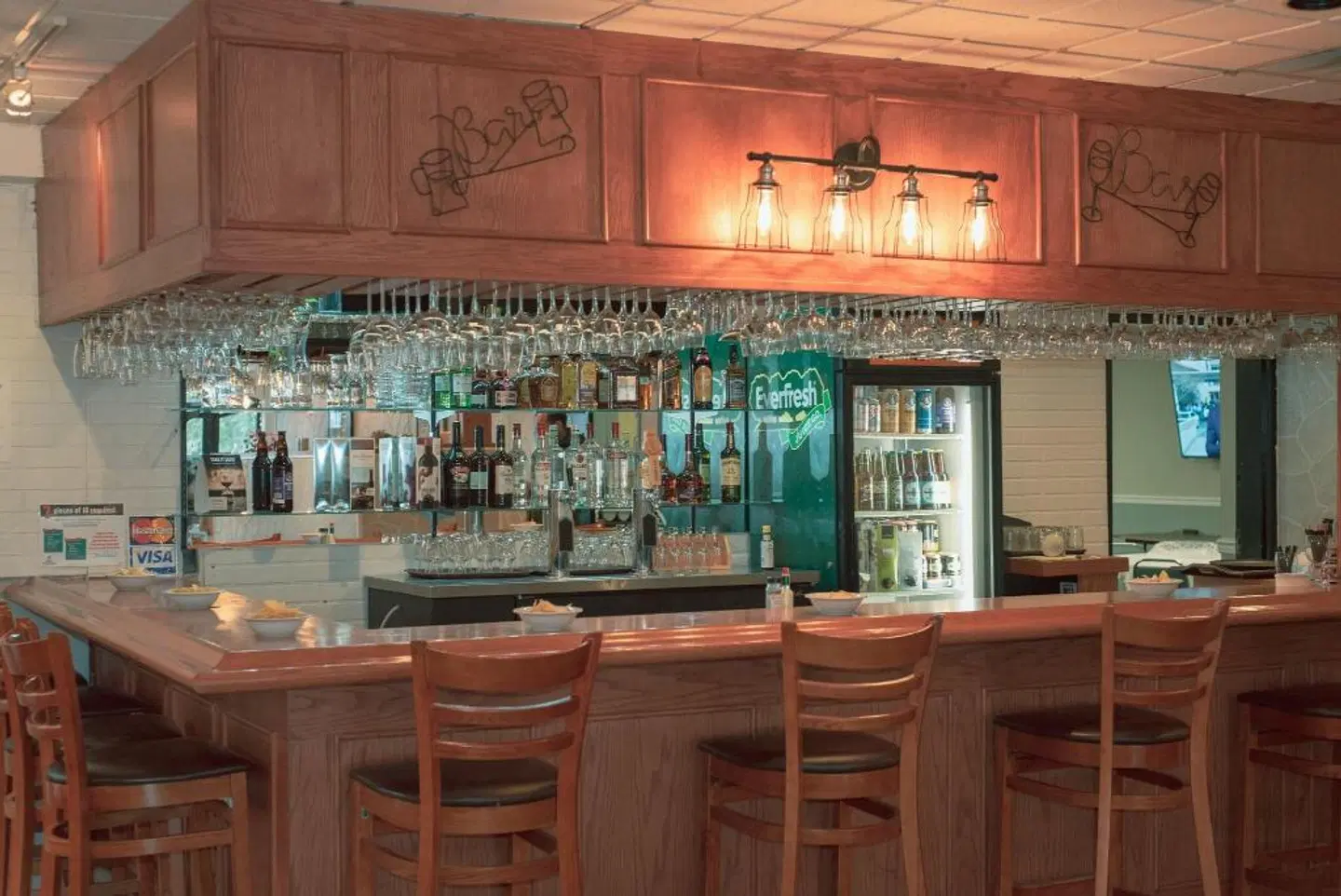 Harrison Lake Hotel BAR