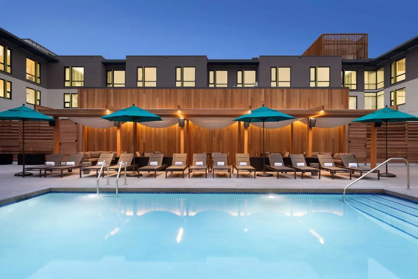 Embassy Suites by Hilton Boulder OUTDOOR_POOL