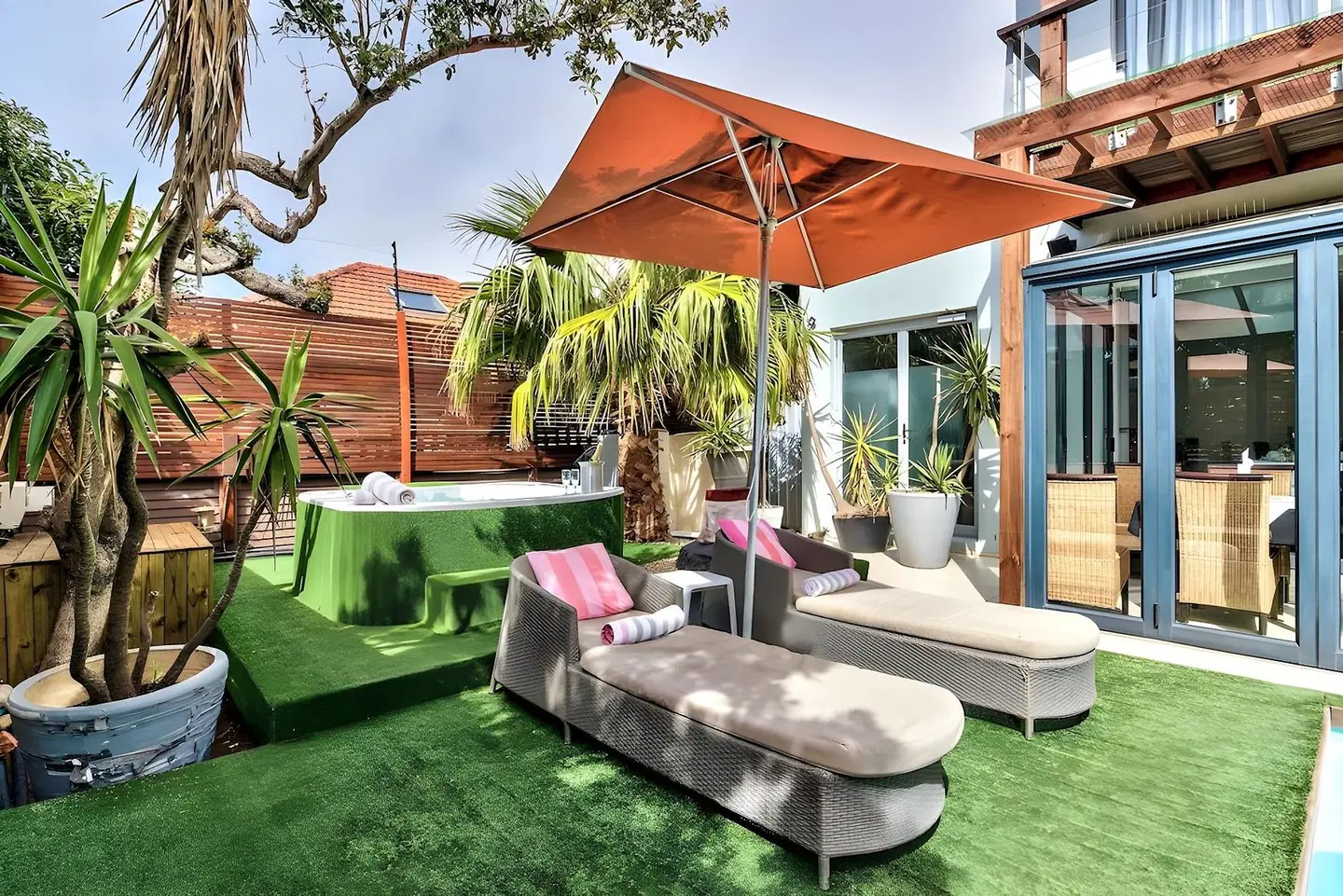 The One 8 Hotel Terrasse