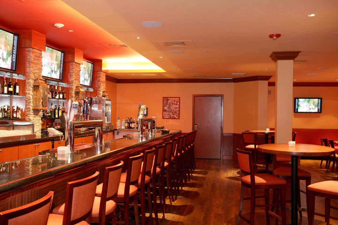Holiday Inn Denver Lakewood by IHG Bar