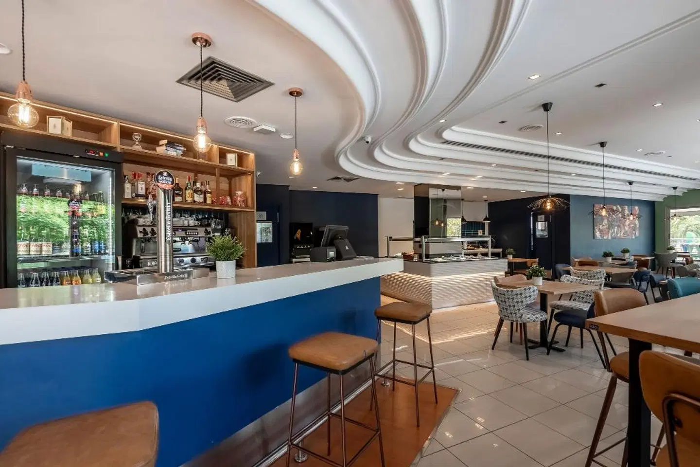 Travelodge Alicante Puerto Bar