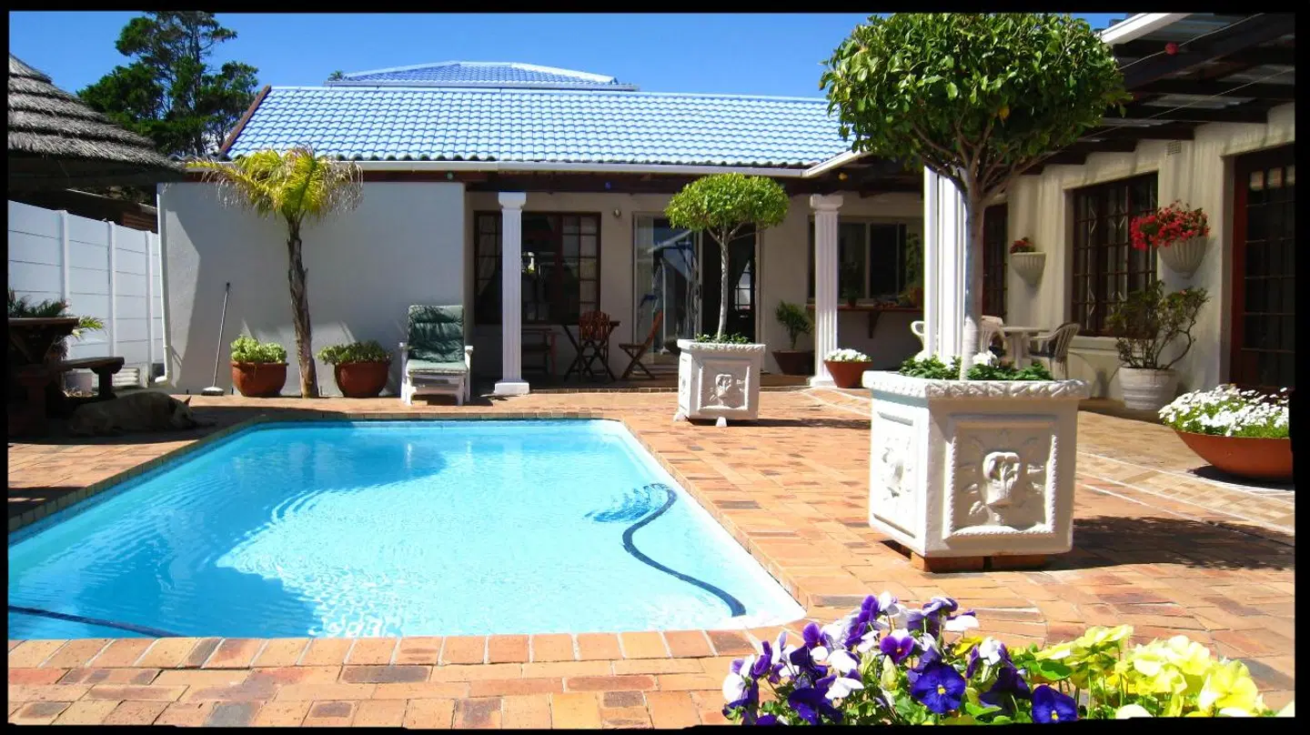 Dolphin Inn Guesthouse - Blouberg OUTDOOR_POOL