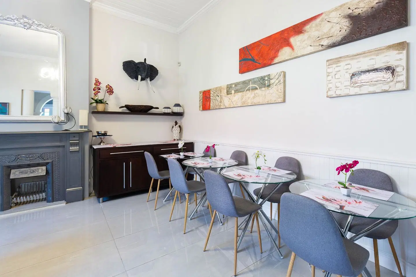4 on Varneys Guest House Restaurant