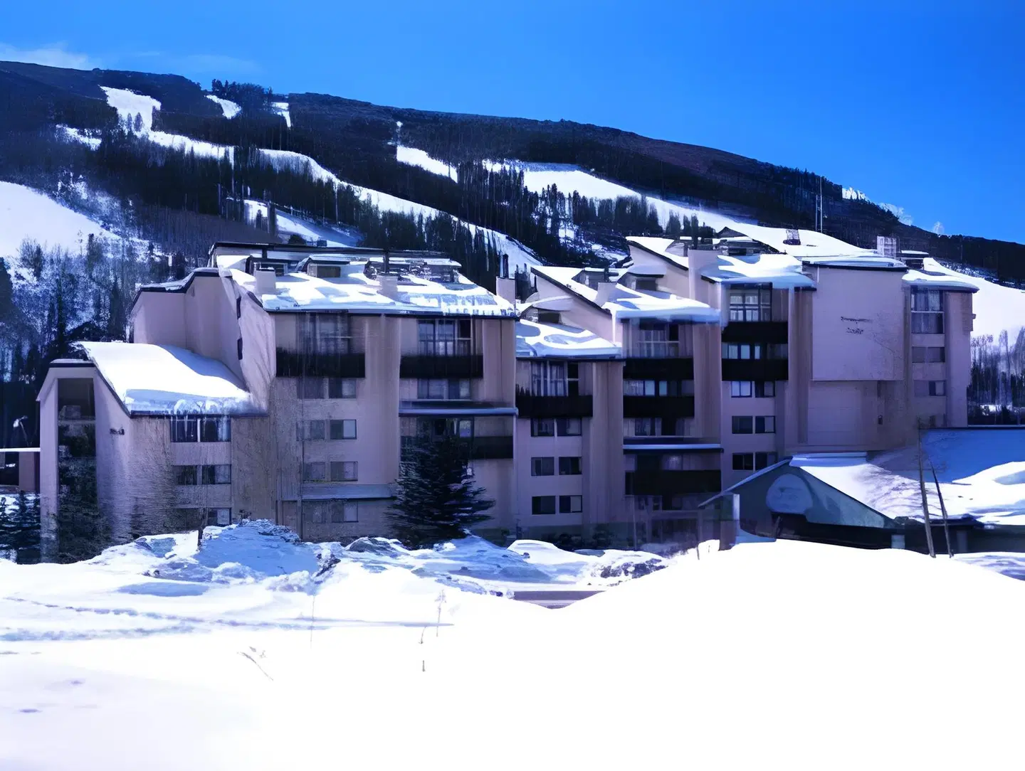 Evergreen Lodge at Vail EXTERIOR