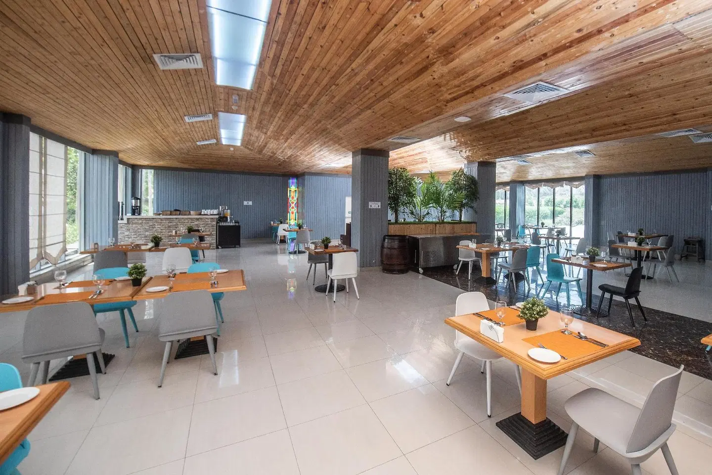 BM Beach Hotel RESTAURANT