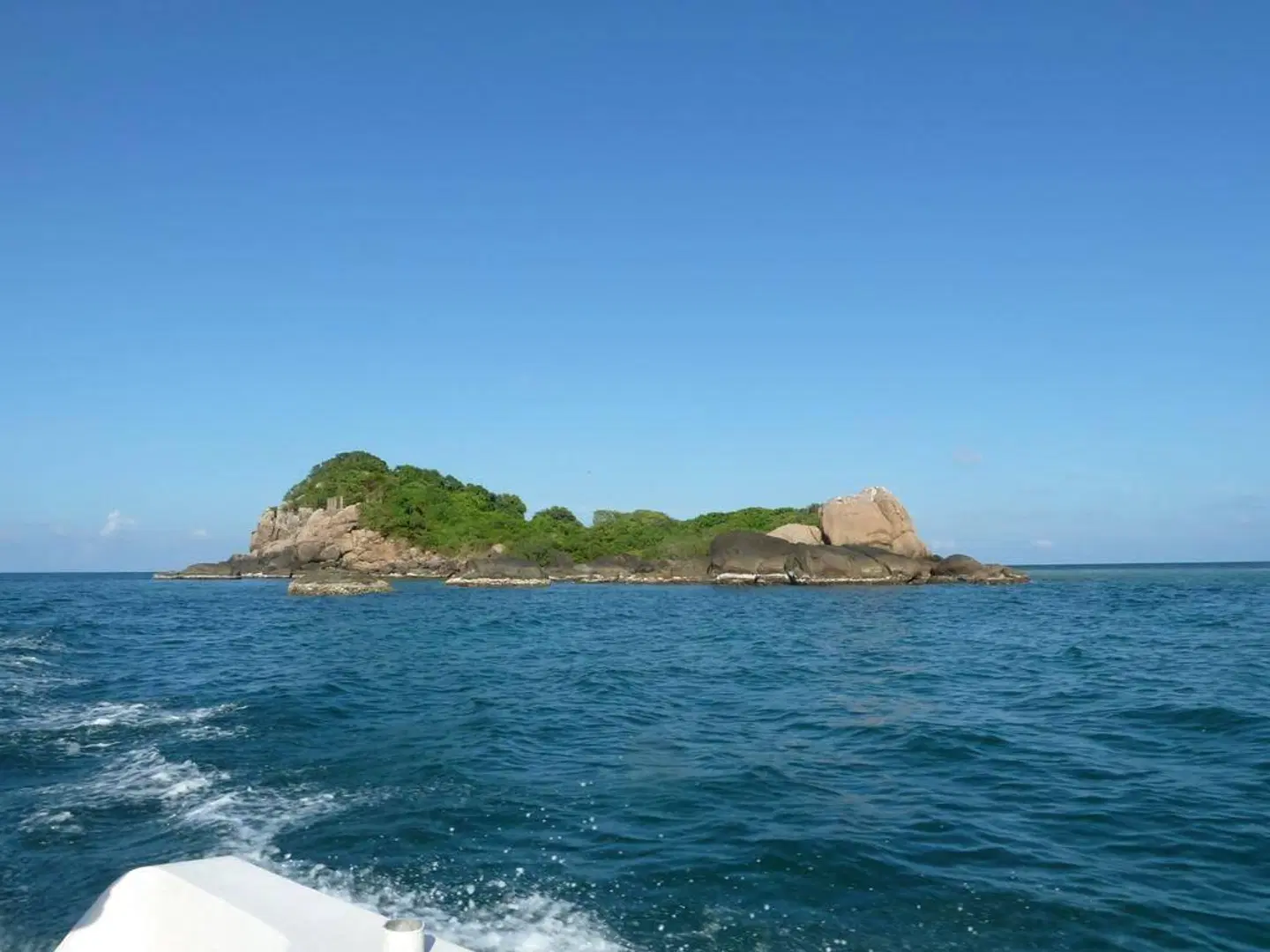 Nilaveli Crystal Blue Hotel BEACH