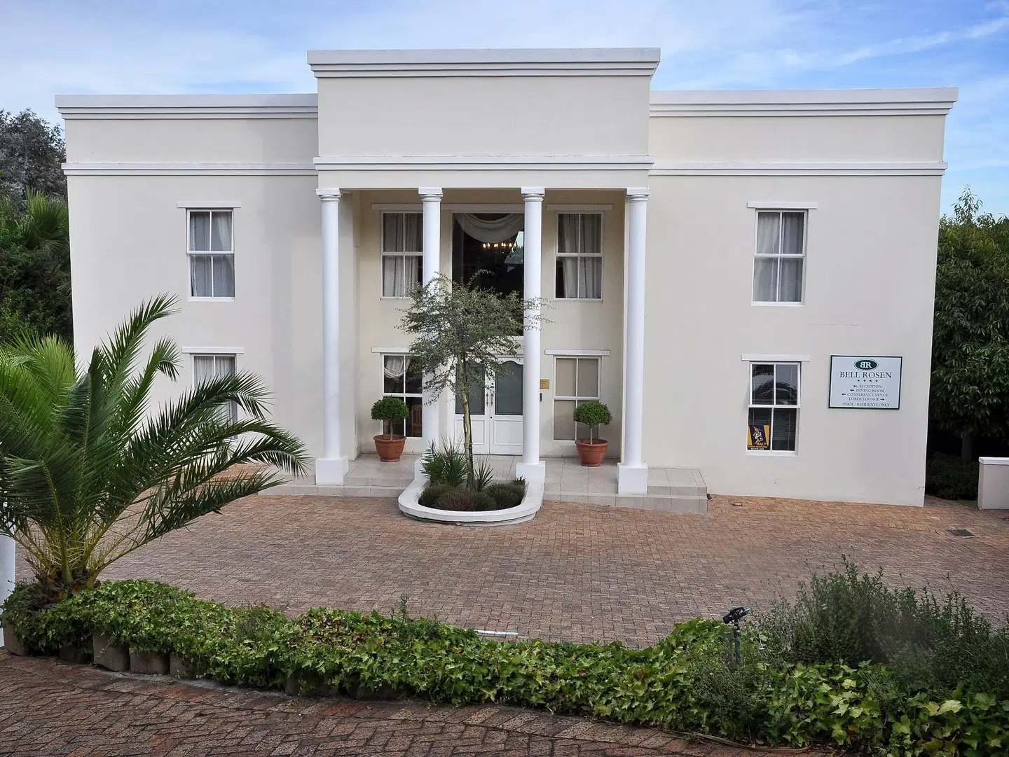 Bell Rosen Guesthouse & Conference Centre EXTERIOR