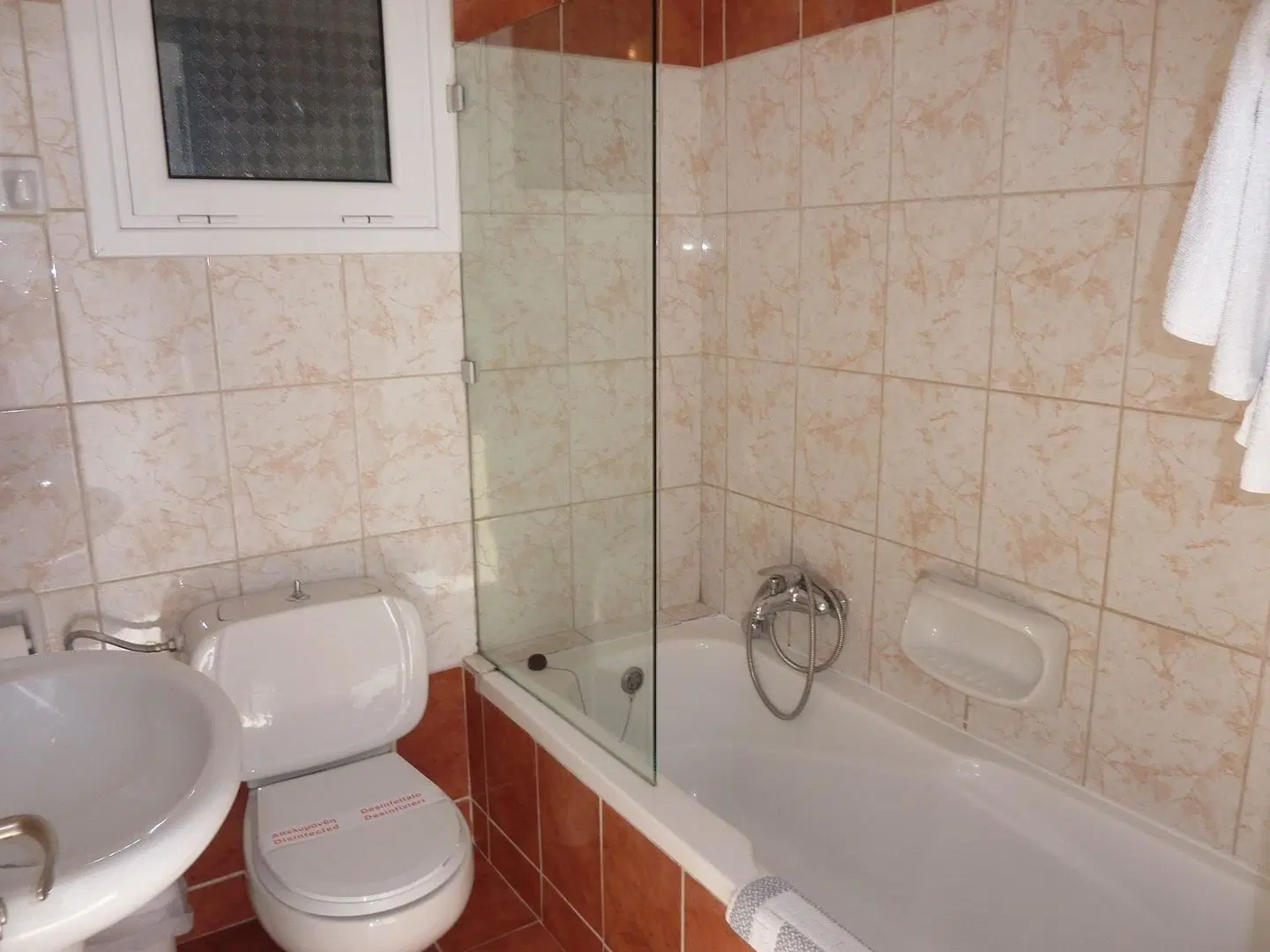 Oasis Hotel Badezimmer