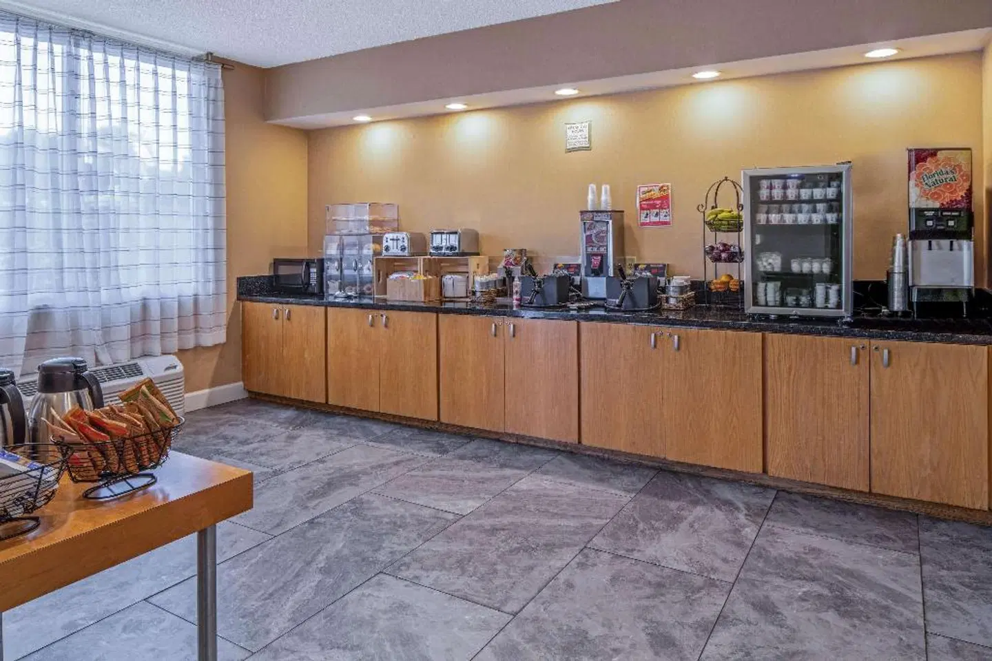 La Quinta Inn & Suites by Wyndham Naples Downtown LOUNGE_LOBBY
