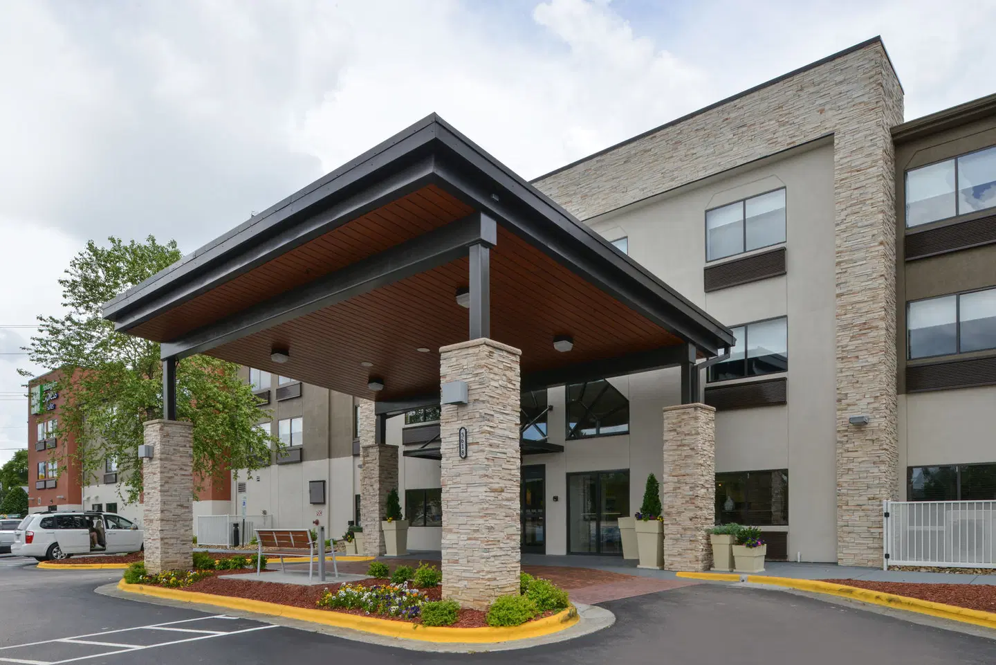 Holiday Inn Express & Suites Raleigh NE - Medical Ctr Area by IHG EXTERIOR