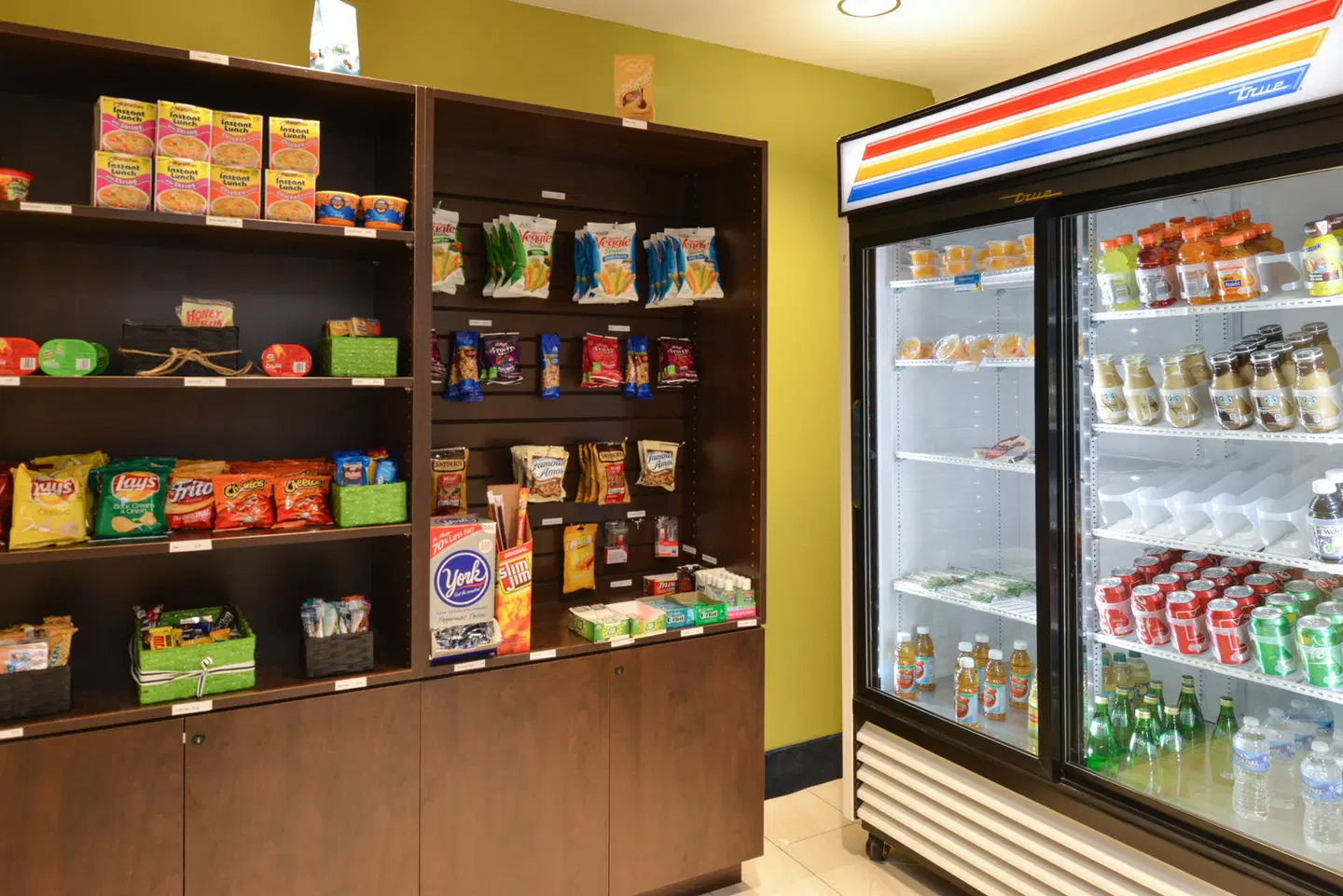 Holiday Inn Express & Suites Raleigh NE - Medical Ctr Area by IHG Bar