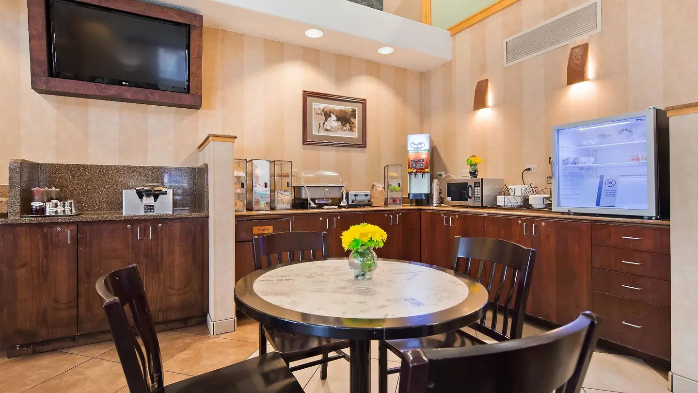 Best Western University Inn Bar
