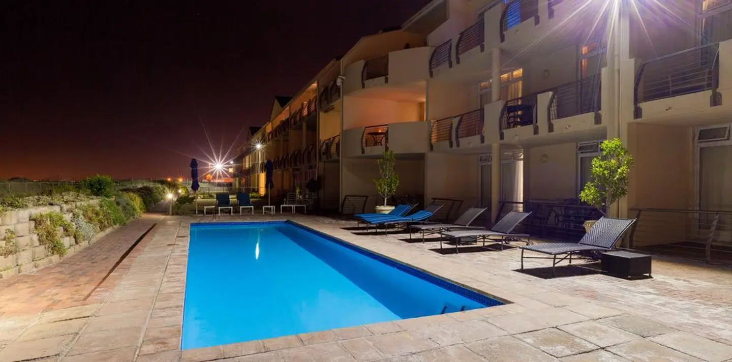 Leisure Bay Luxury Suites OUTDOOR_POOL
