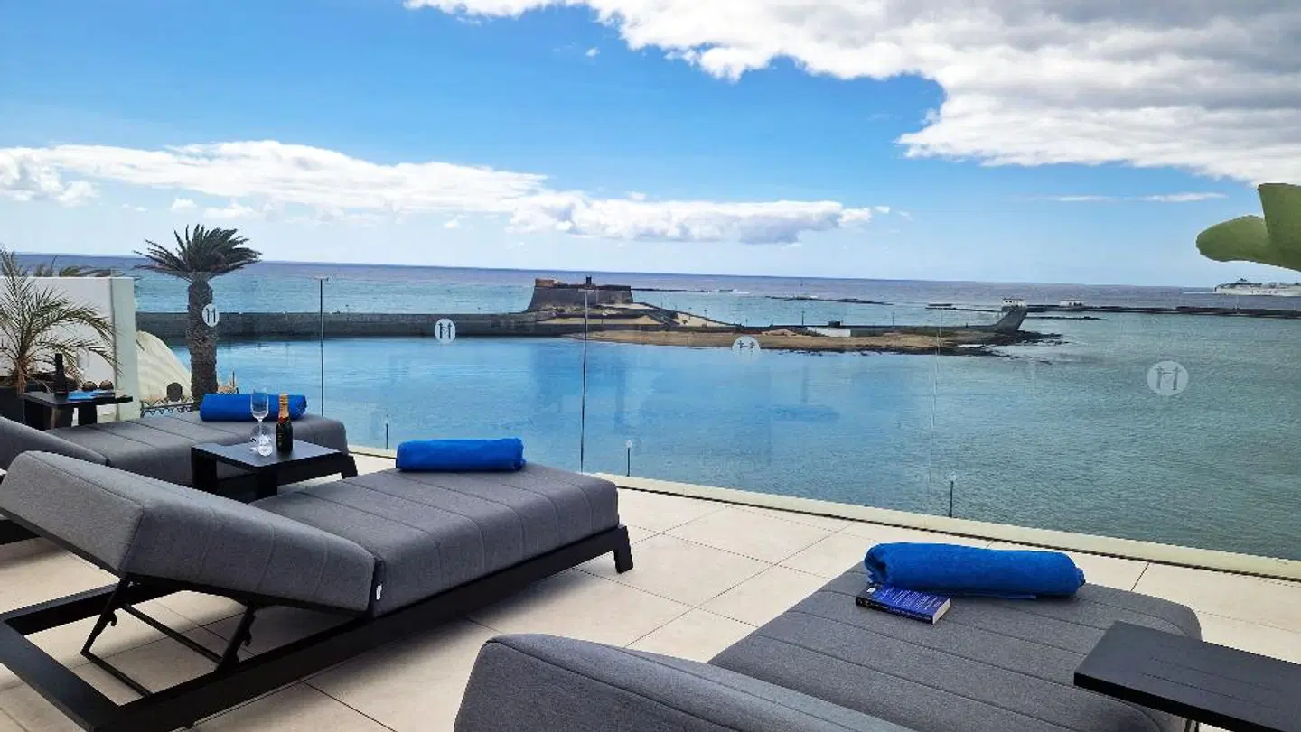 Blue Marina Suites OUTDOOR_POOL