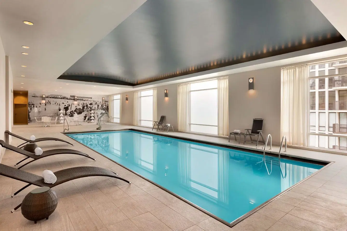 Hilton Chicago/Magnificent Mile Suites INDOOR_POOL