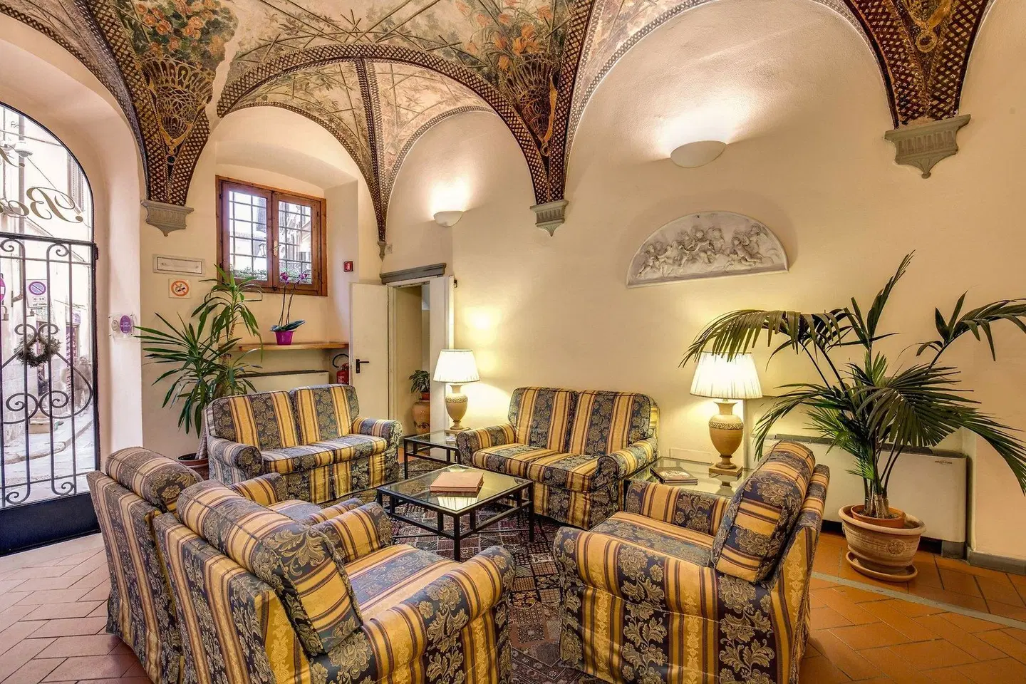 Botticelli LOUNGE_LOBBY