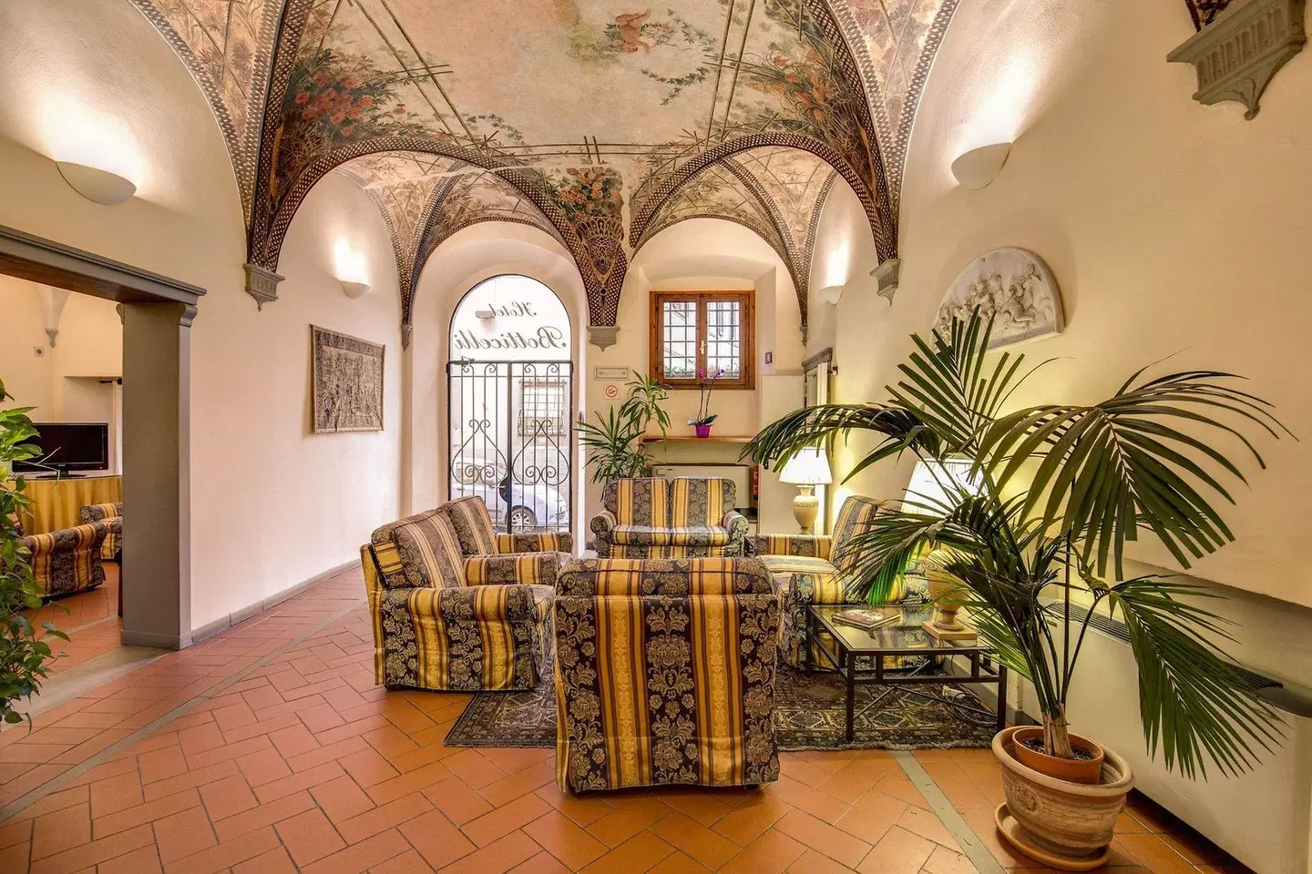 Botticelli LOUNGE_LOBBY