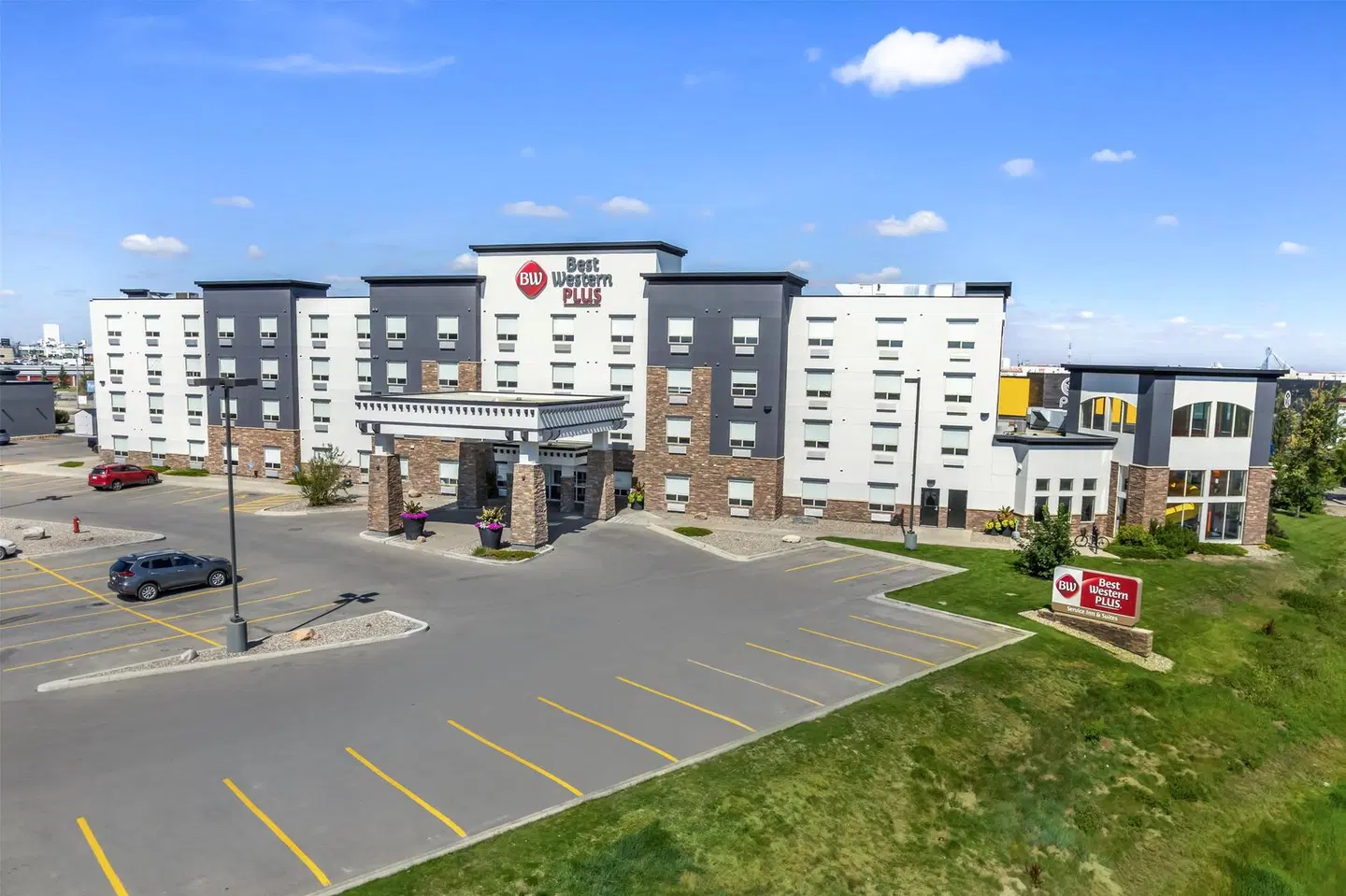 Best Western Plus Service Inn & Suites EXTERIOR