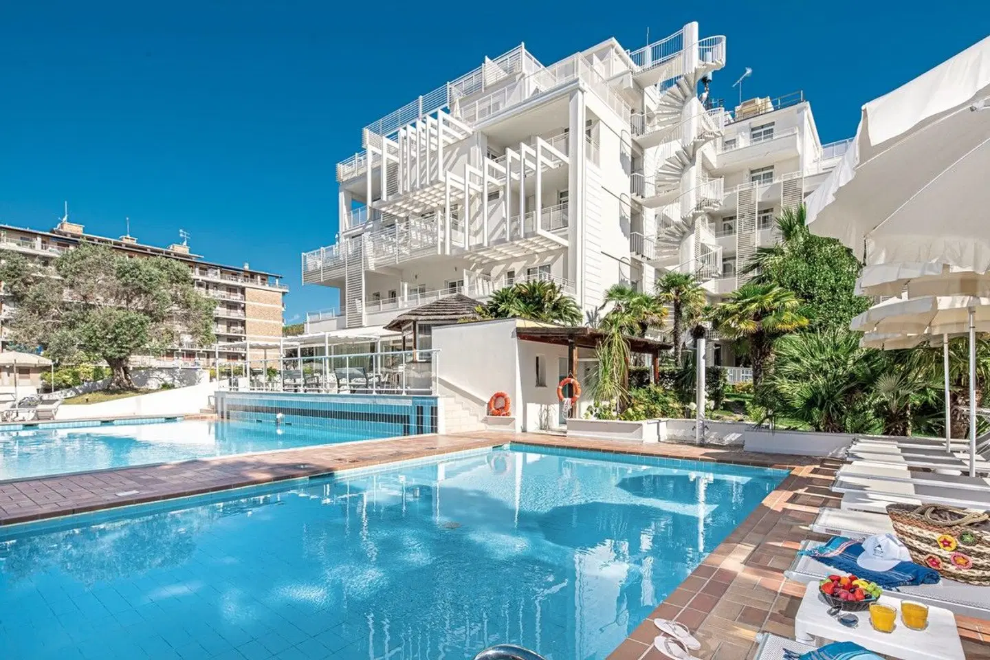Bembo OUTDOOR_POOL