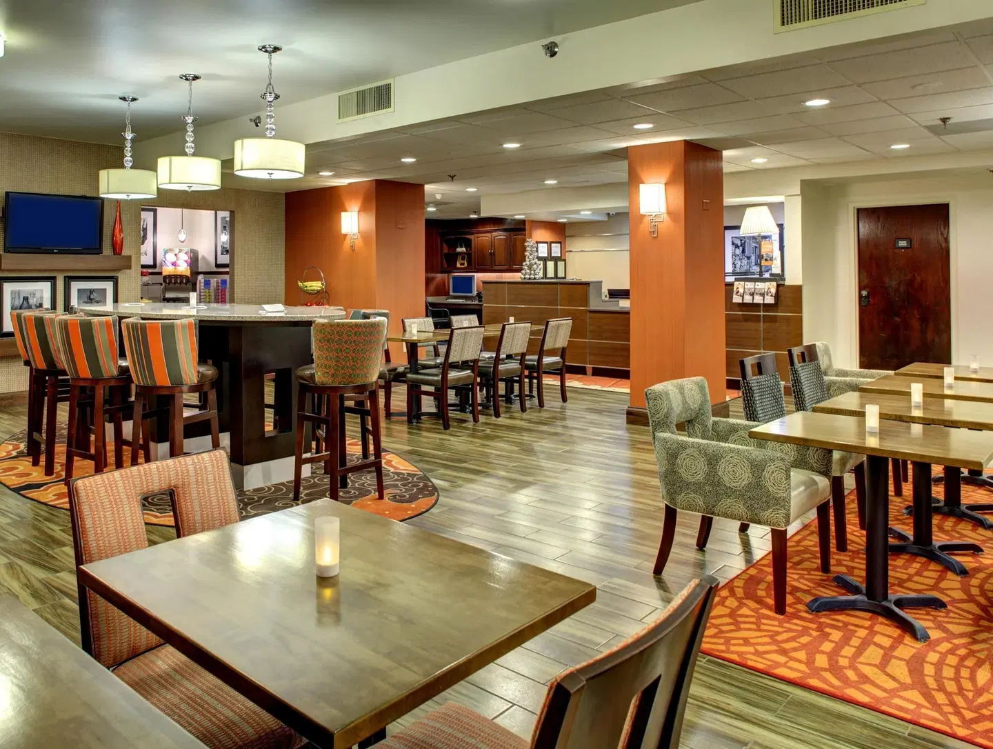 Hampton Inn Johnson City Bar