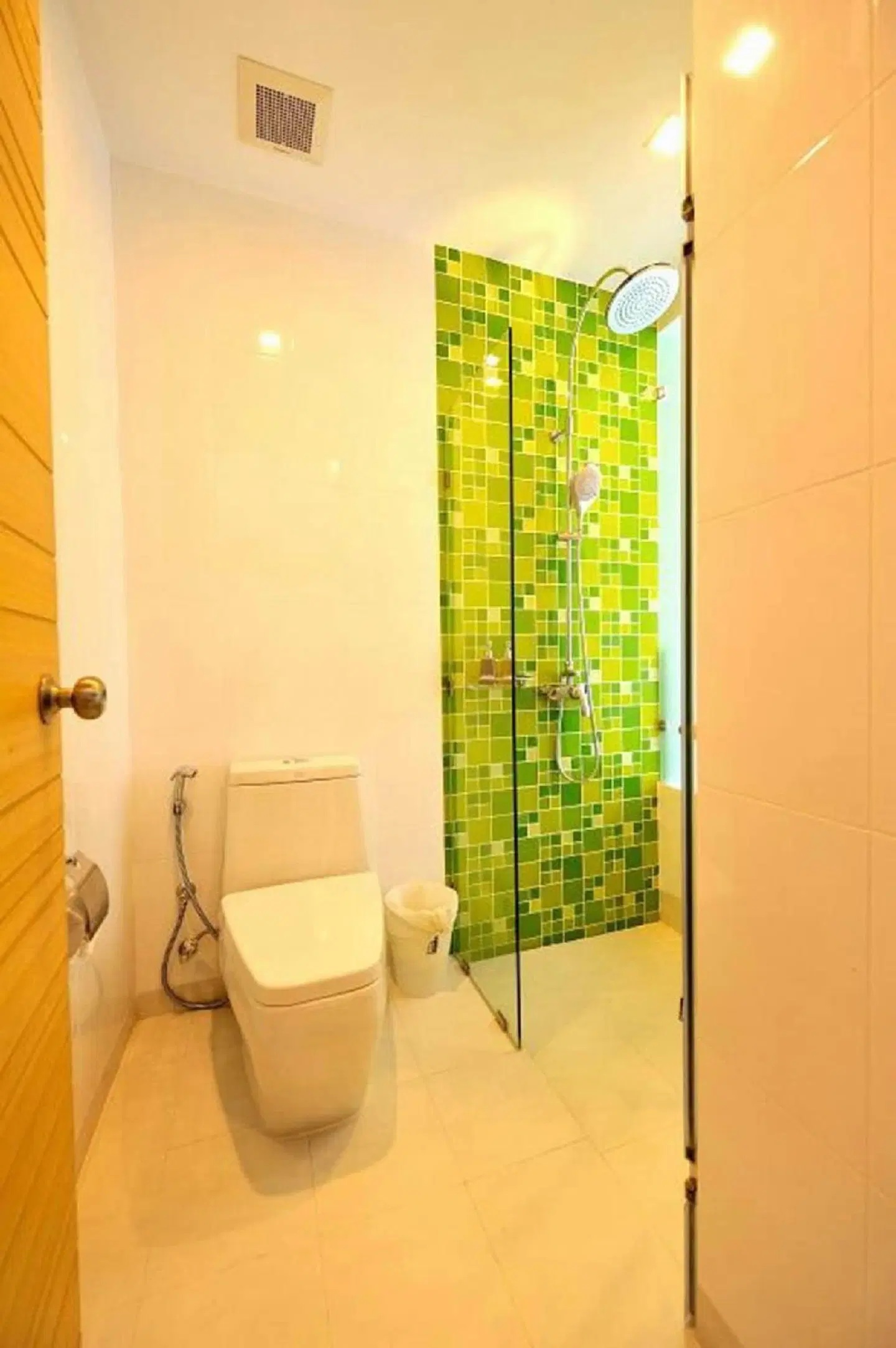 The Frutta Boutique Patong Beach Badezimmer