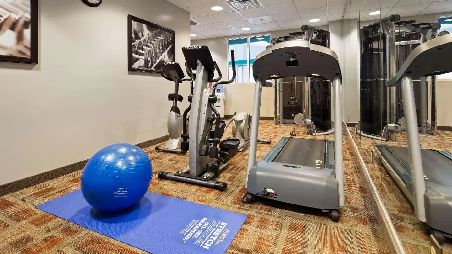 Best Western Plus Crossroads Inn & Suites SPORTS_AND_LEISURE