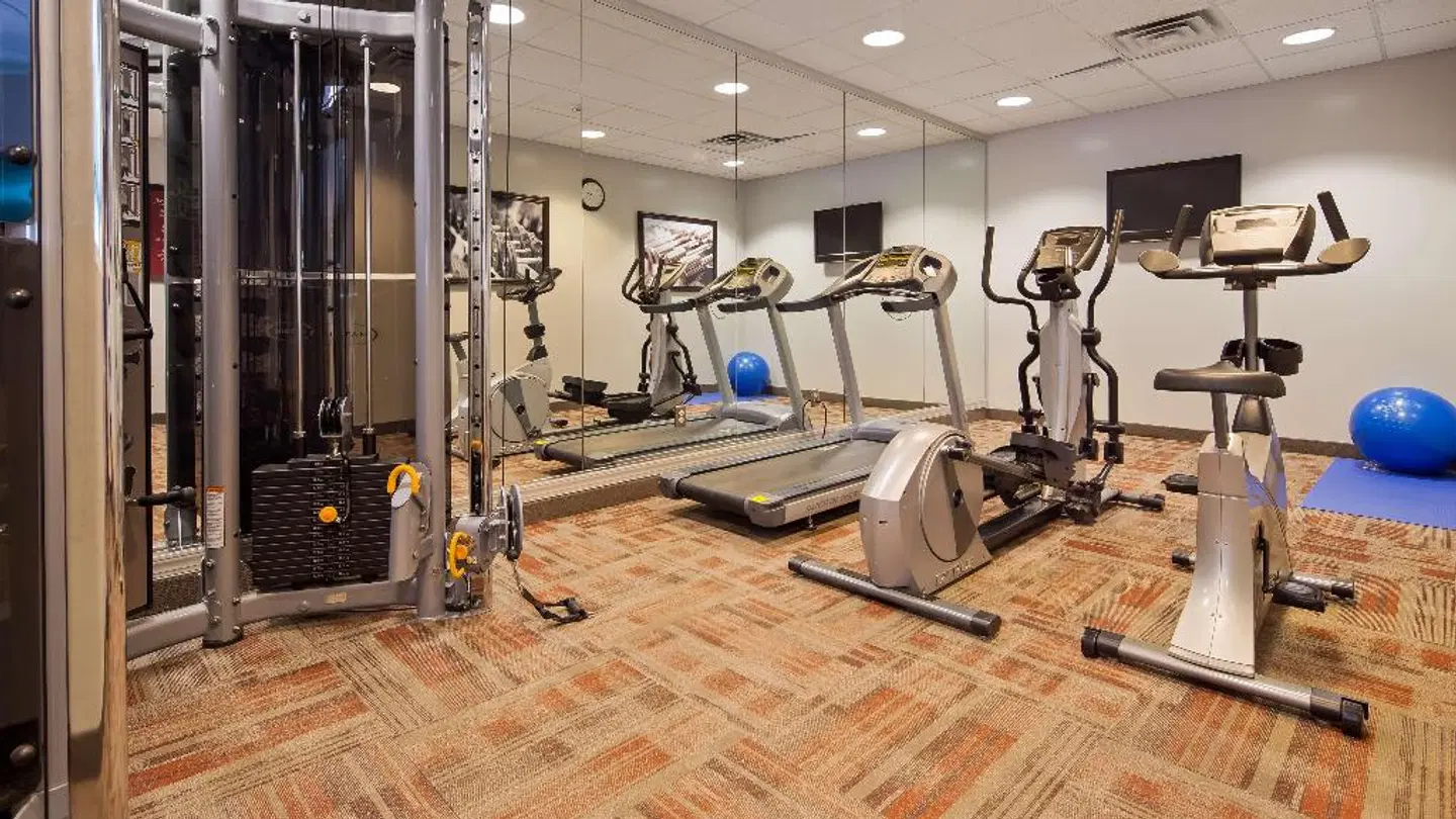 Best Western Plus Crossroads Inn & Suites SPORTS_AND_LEISURE