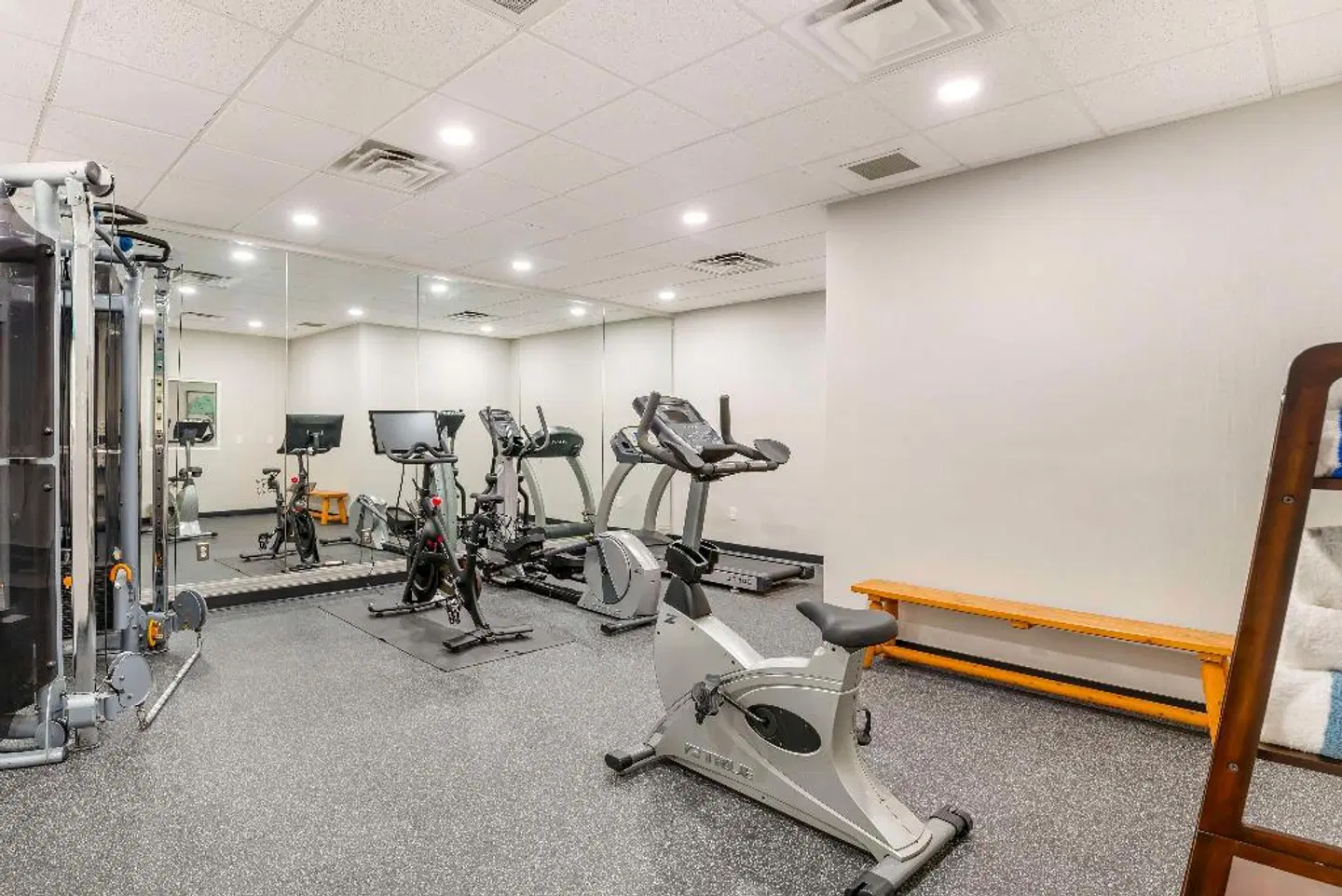 Best Western Plus Crossroads Inn & Suites SPORTS_AND_LEISURE