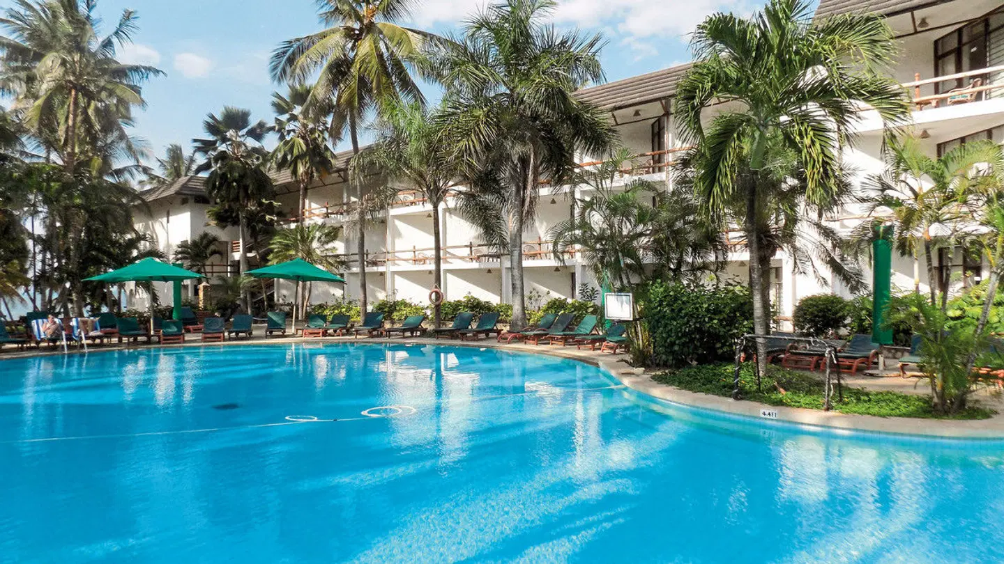 Traveller's Club OUTDOOR_POOL