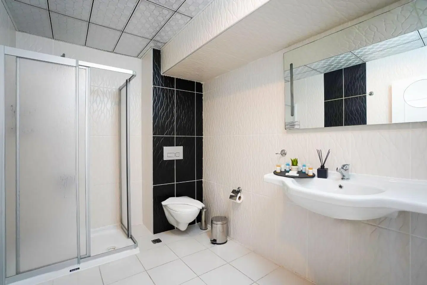 Aurasia Sea Side Hotel Badezimmer