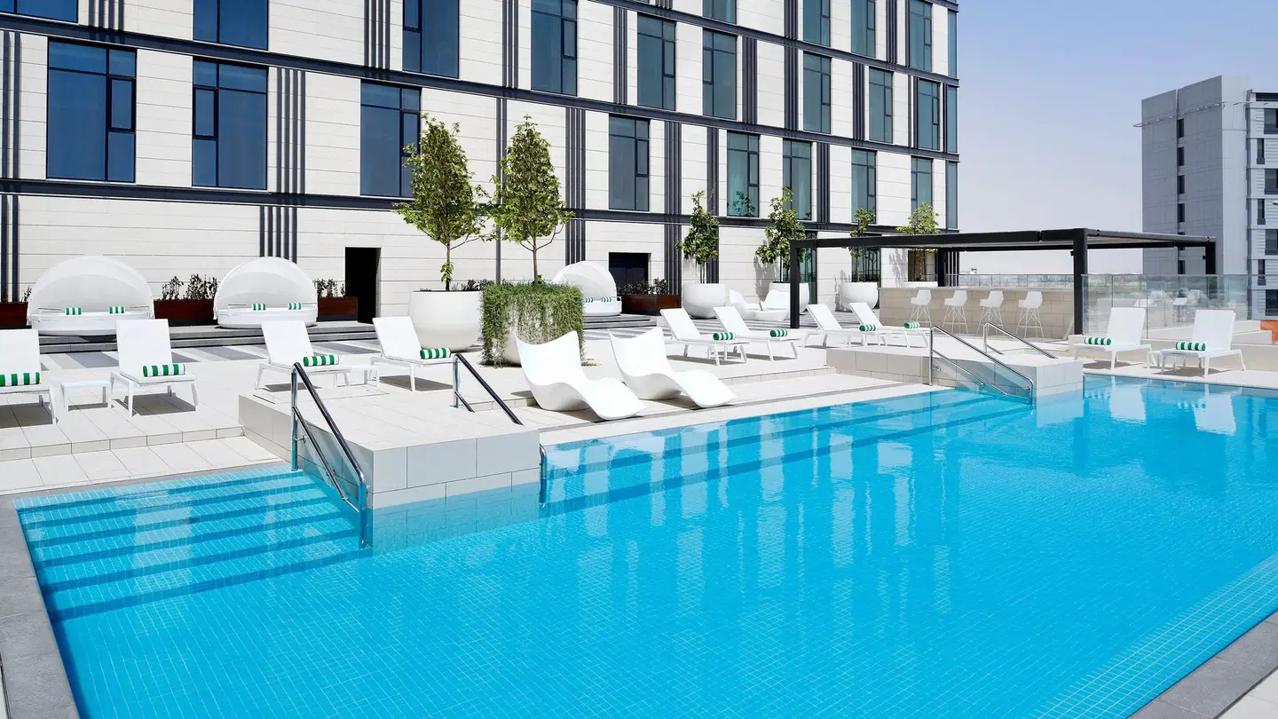 Holiday Inn Dubai Al-Maktoum Airport by IHG Hallenbad