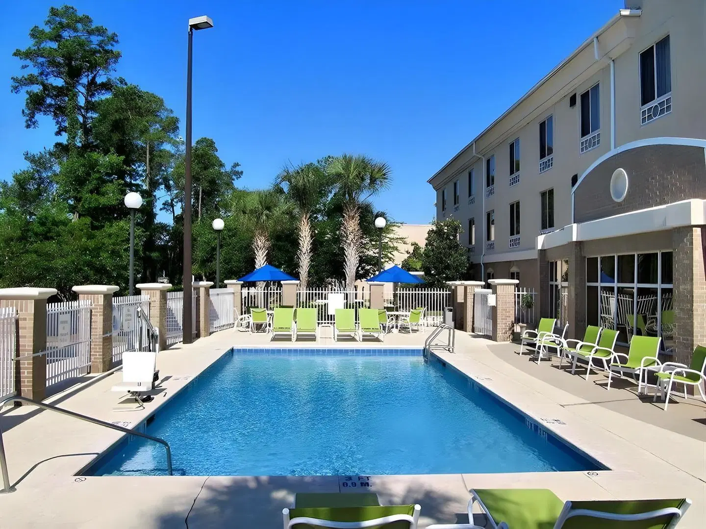 Holiday Inn Express & Suites Jacksonville South - I-295 by IHG OUTDOOR_POOL