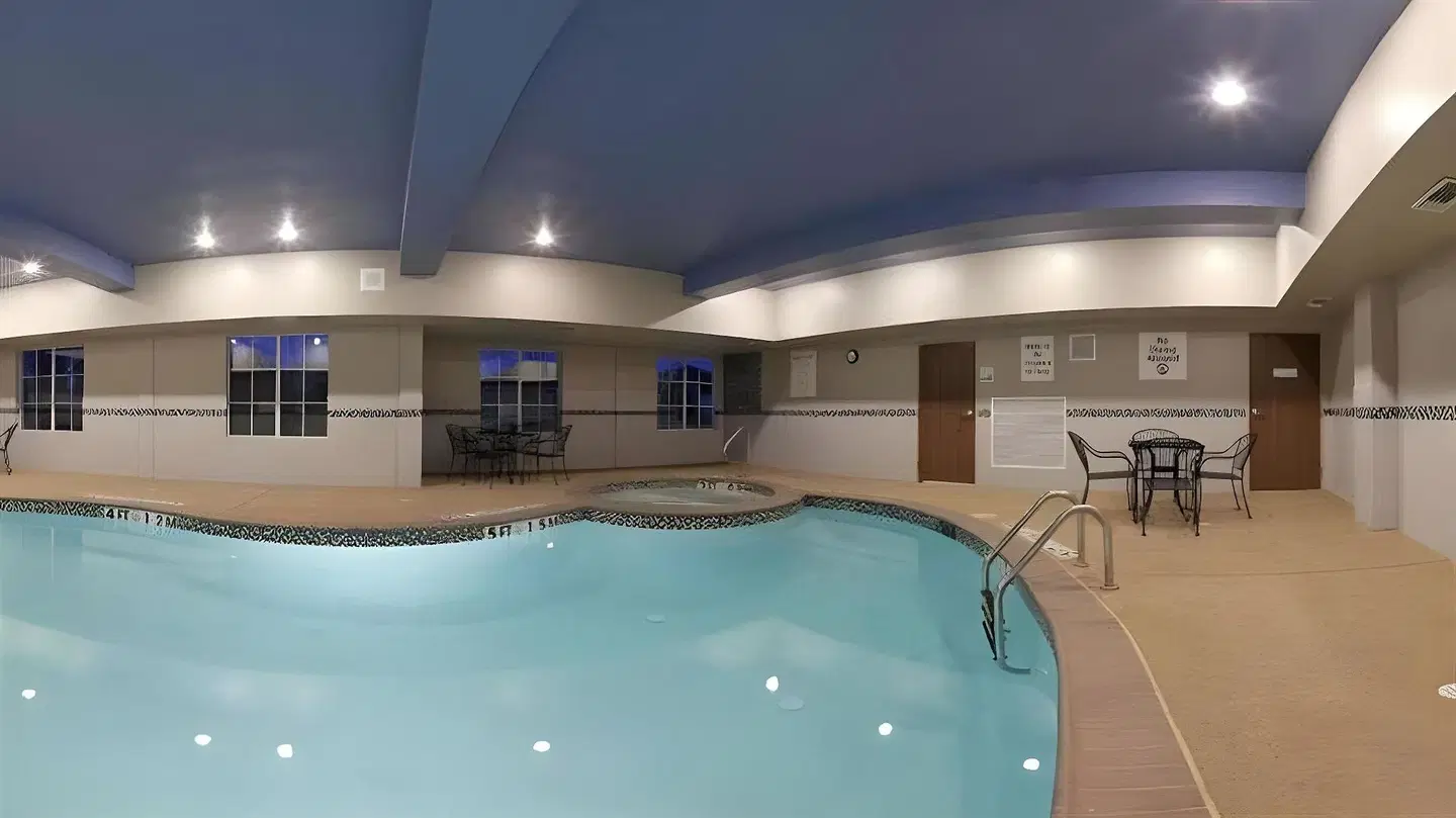 Holiday Inn Express & Suites Jacksonville South - I-295 by IHG Hallenbad