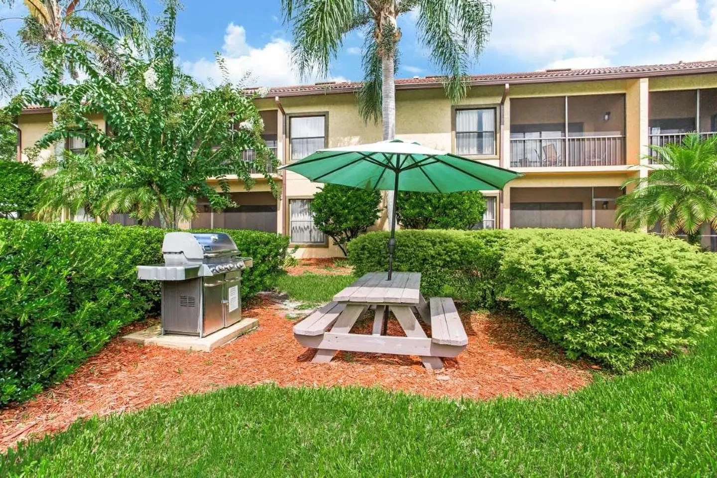 Alhambra at Poinciana by Diamond Resorts EXTERIOR