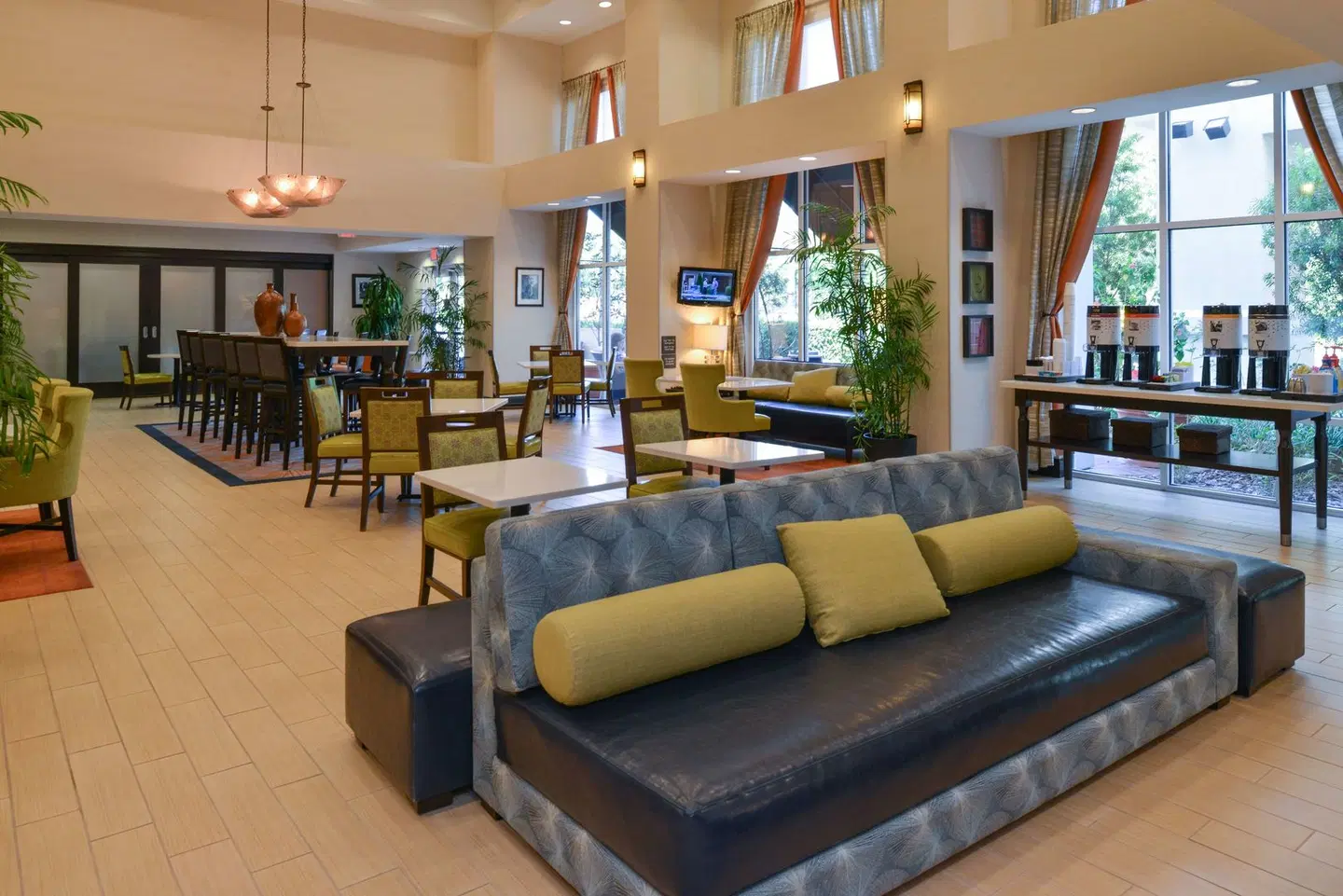 Hampton Inn & Suites Ocala LOUNGE_LOBBY