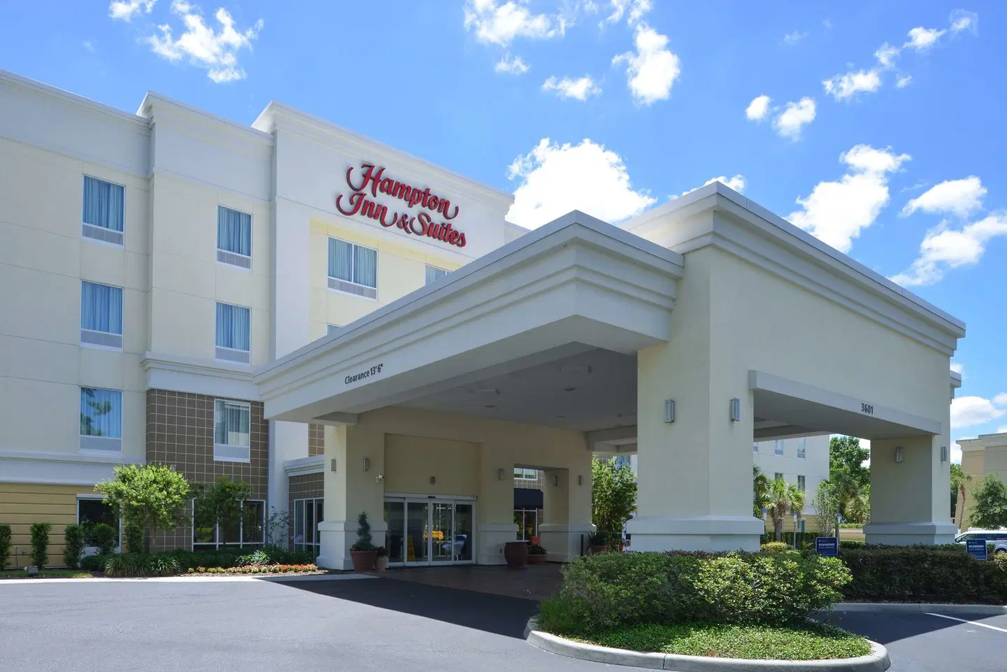 Hampton Inn & Suites Ocala EXTERIOR