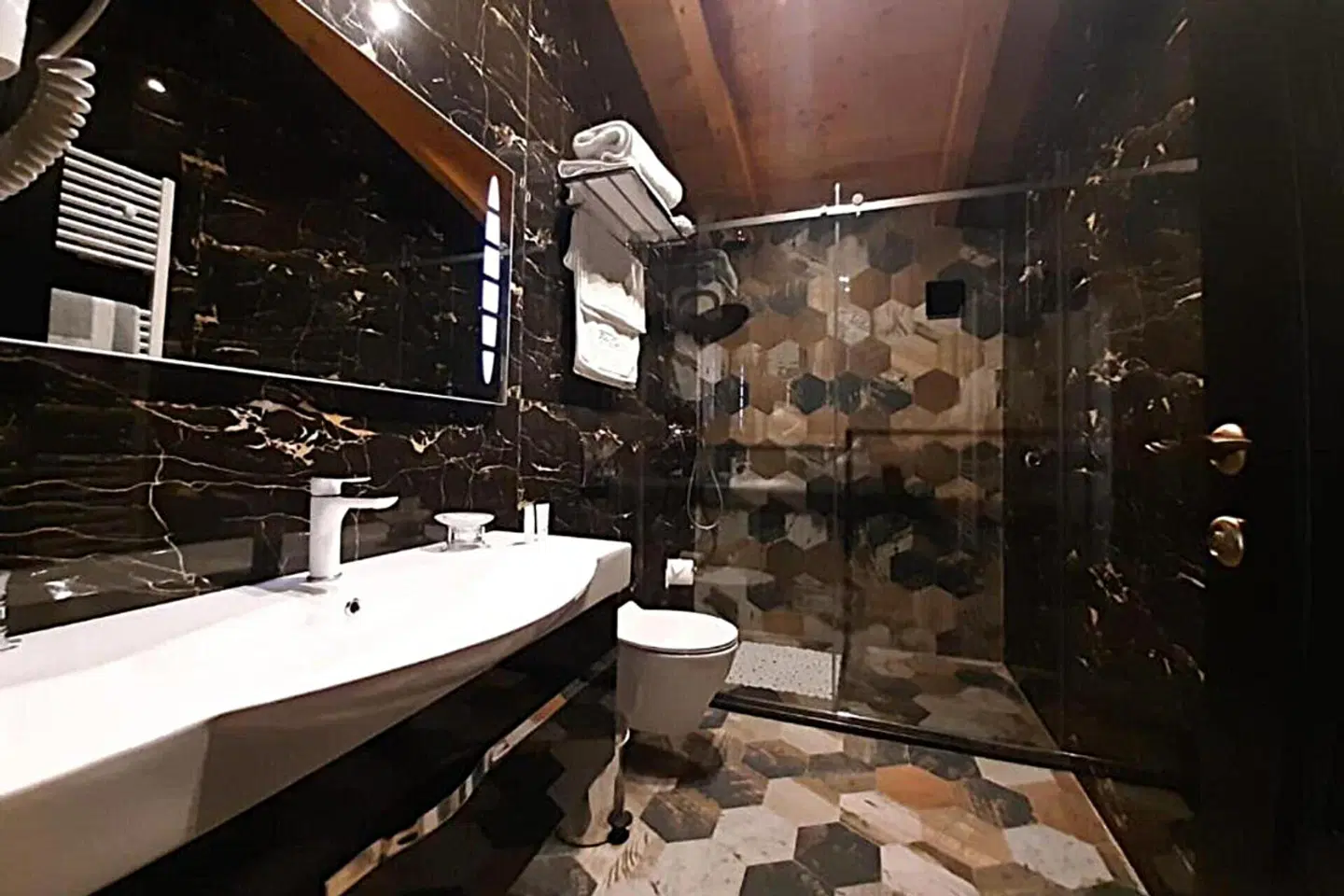 Hotel Kloest Badezimmer