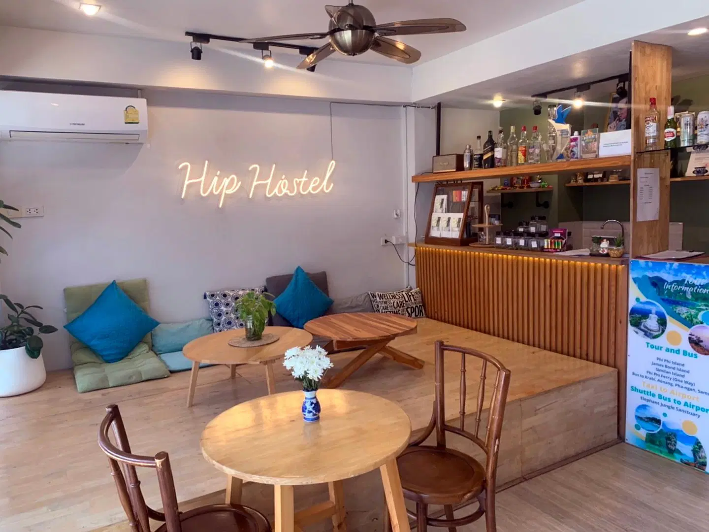 Hip Hostel Bar