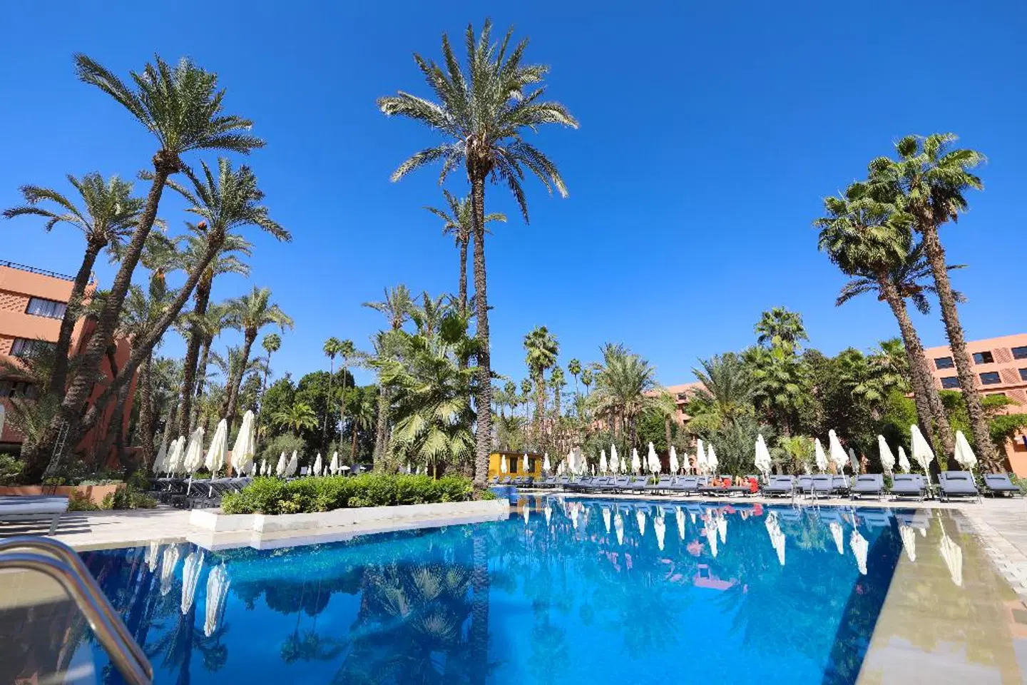 Kenzi Rose Garden OUTDOOR_POOL