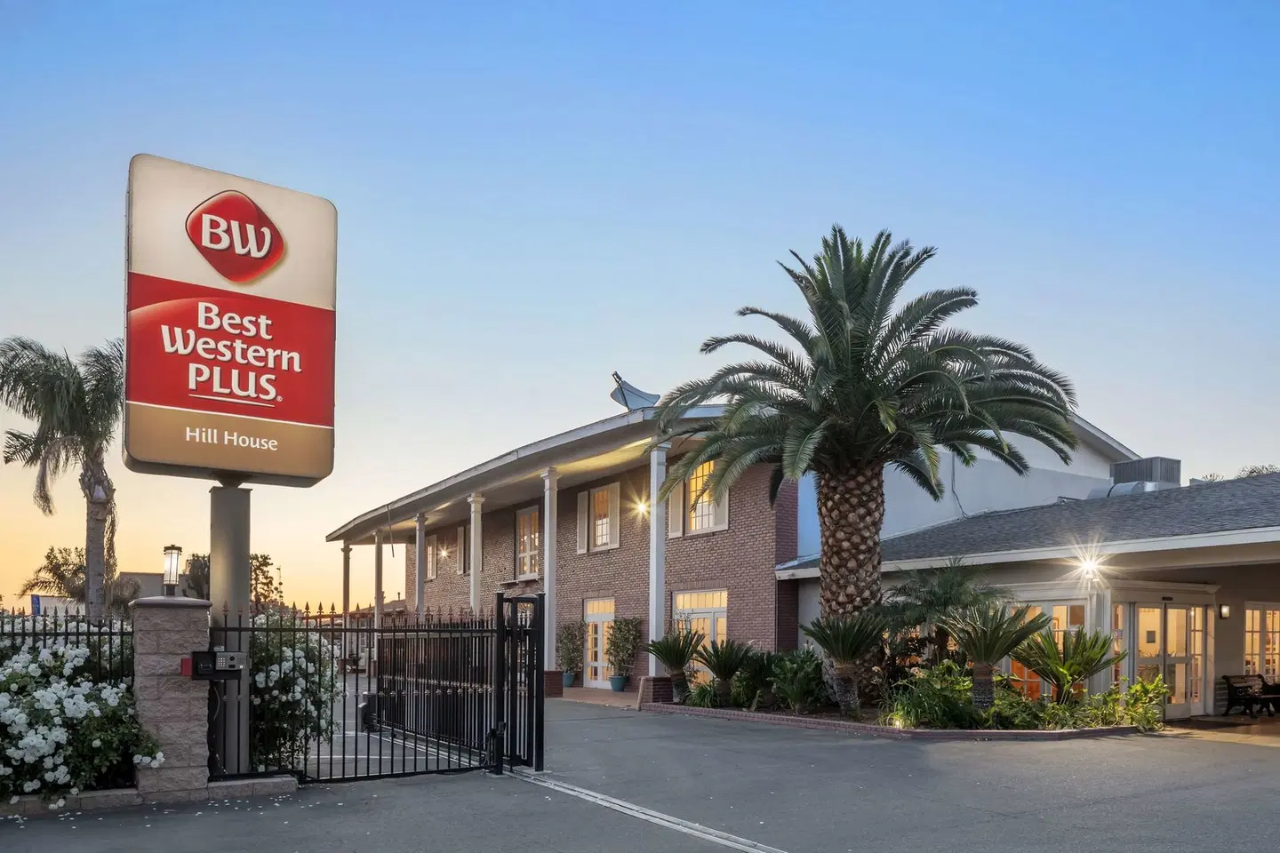 Best Western Plus Hill House EXTERIOR