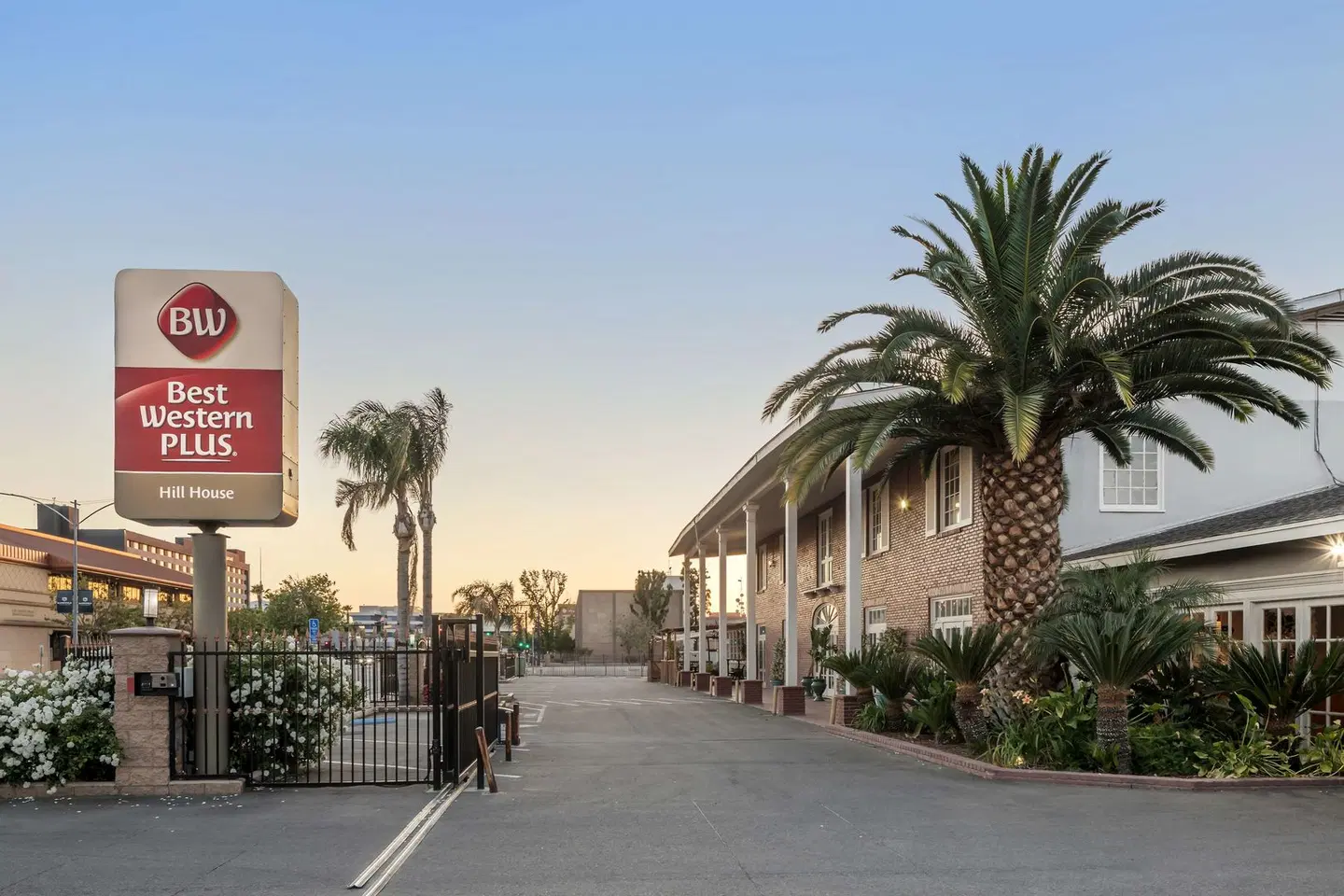 Best Western Plus Hill House EXTERIOR