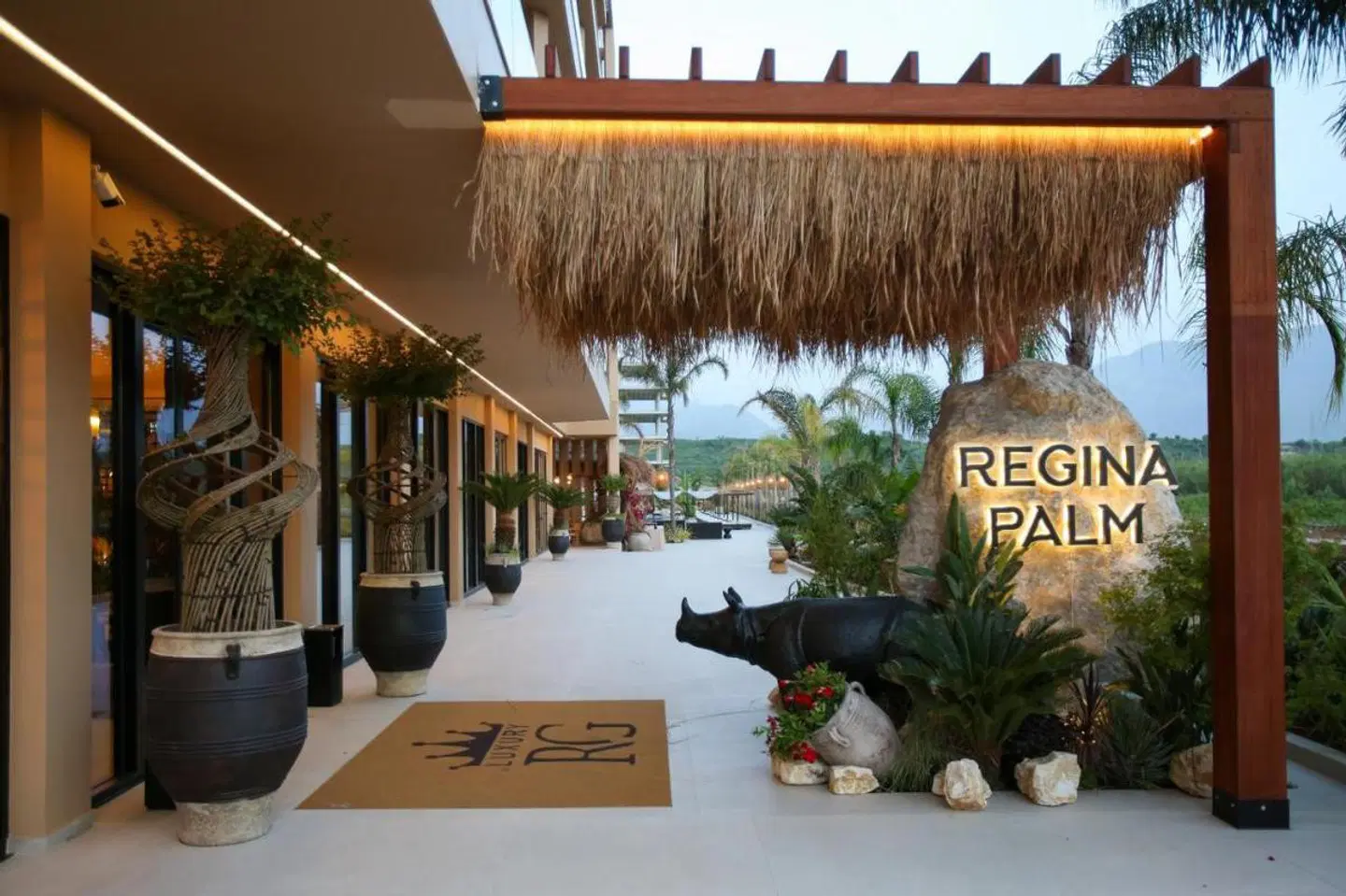 Regina Palm Hotel Terrasse