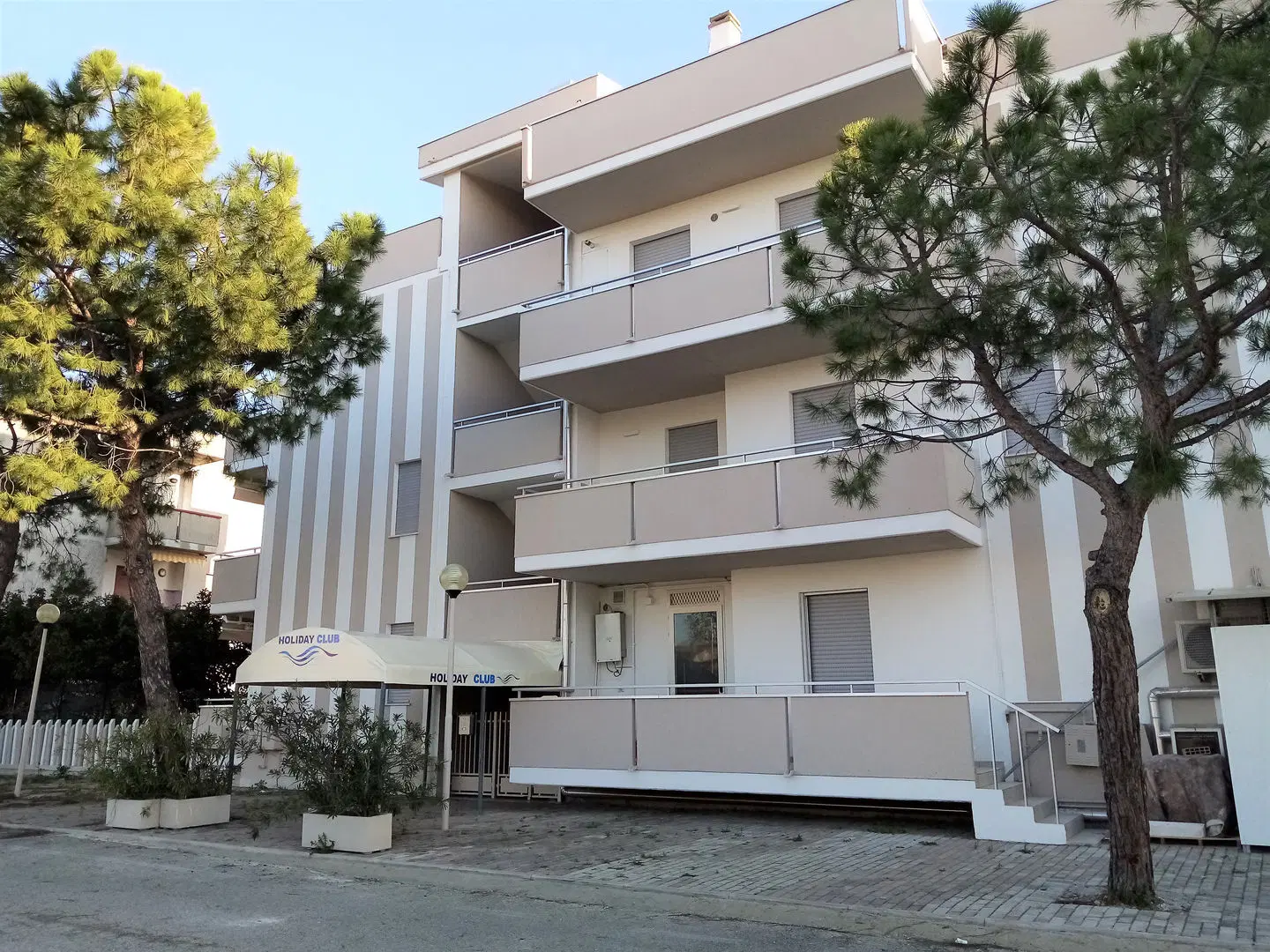Holiday Club EXTERIOR