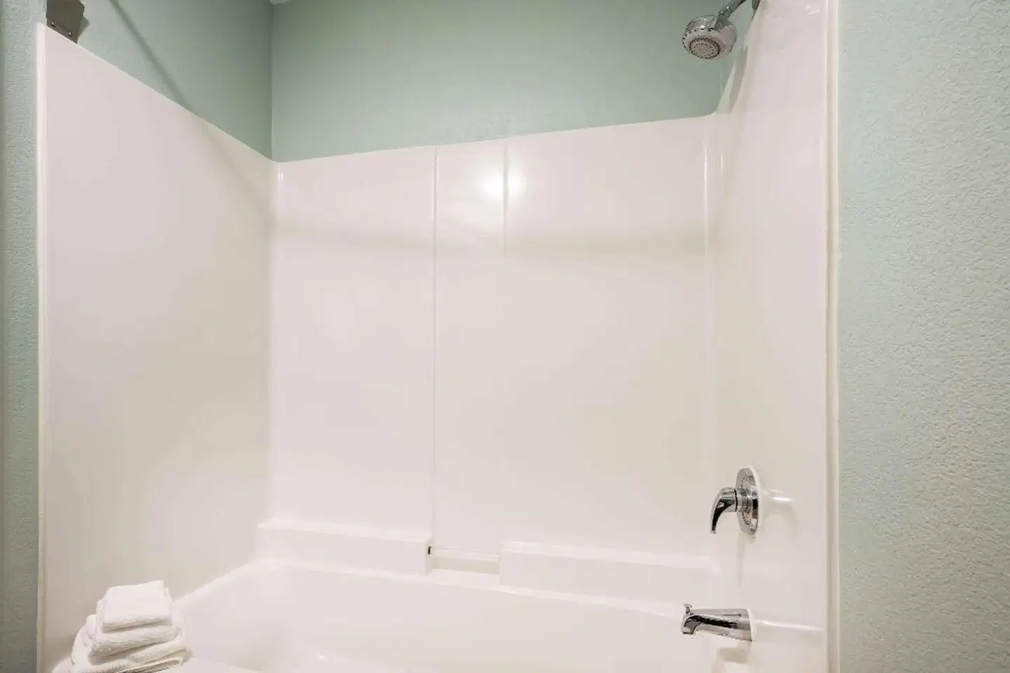 La Quinta Inn & Suites by Wyndham Newport Badezimmer