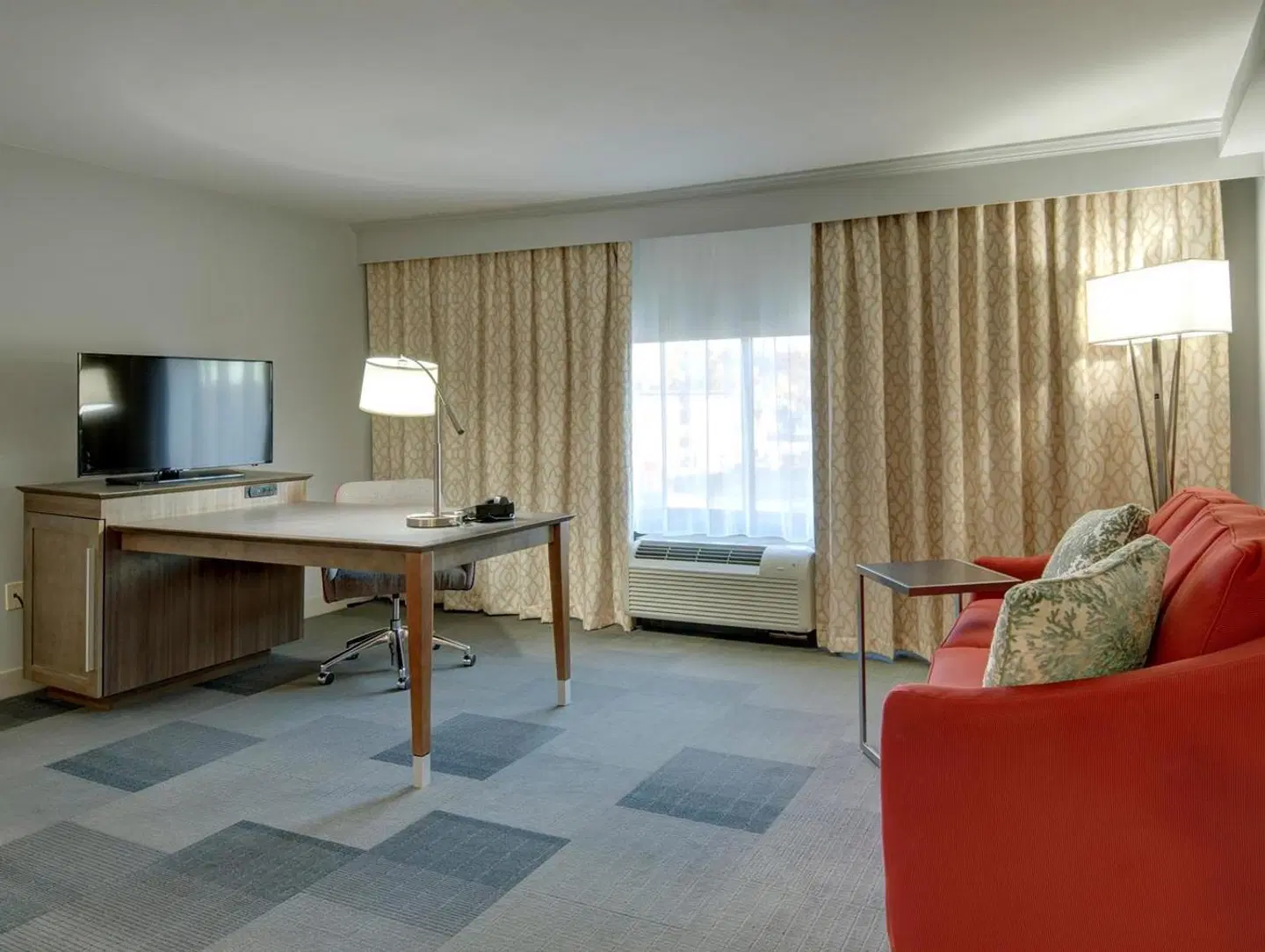Hampton Inn & Suites Springfield/Downtown ROOM_EXAMPLE