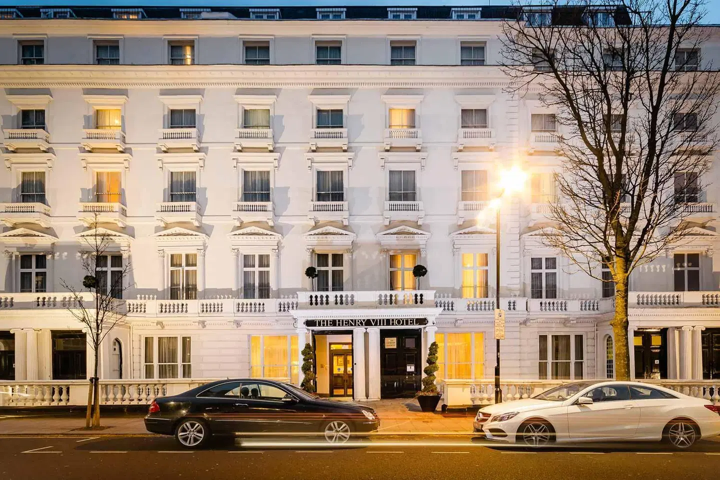 Hotel Henry VIII EXTERIOR