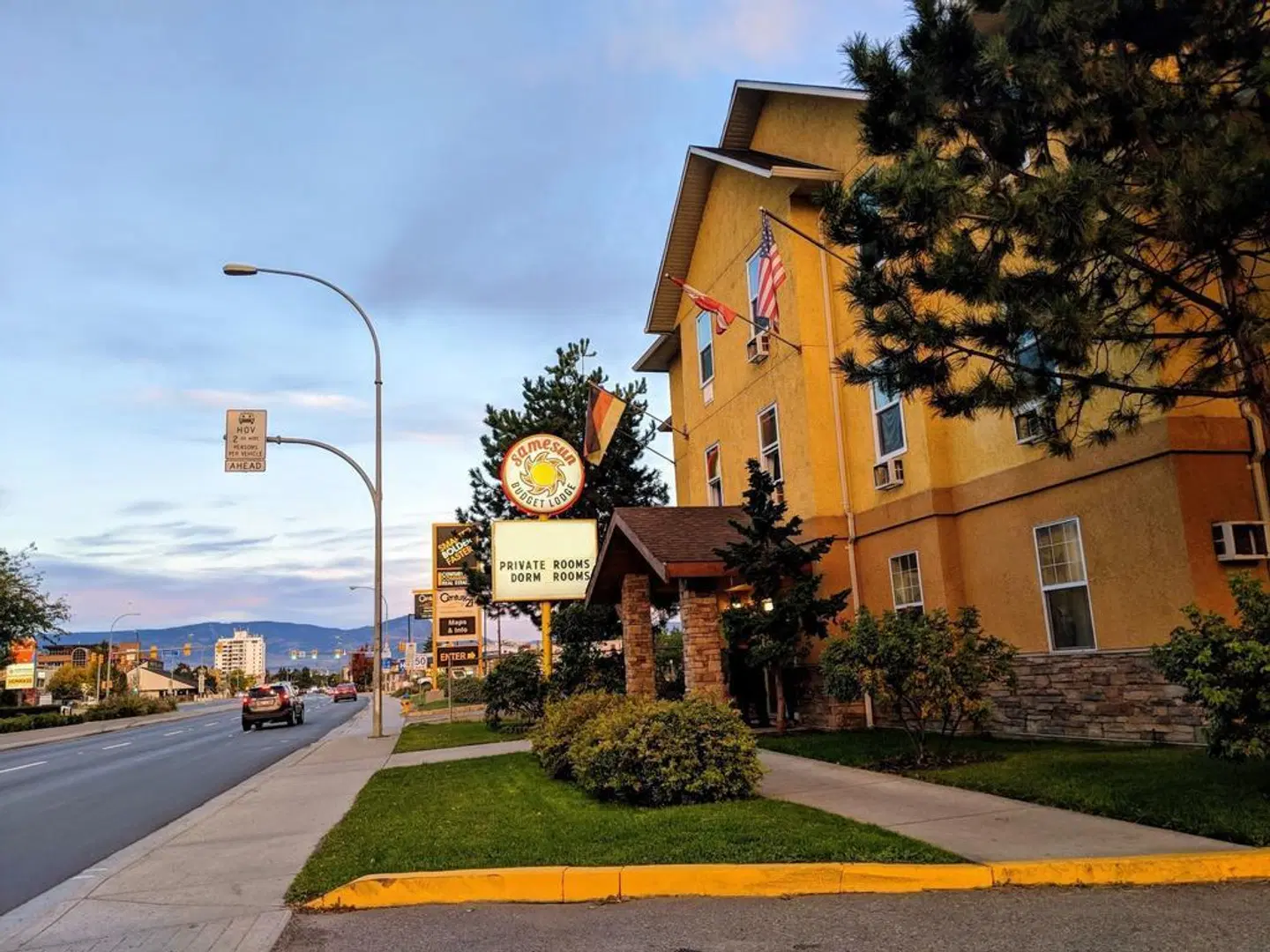 SameSun Backpackers Lodge Kelowna EXTERIOR